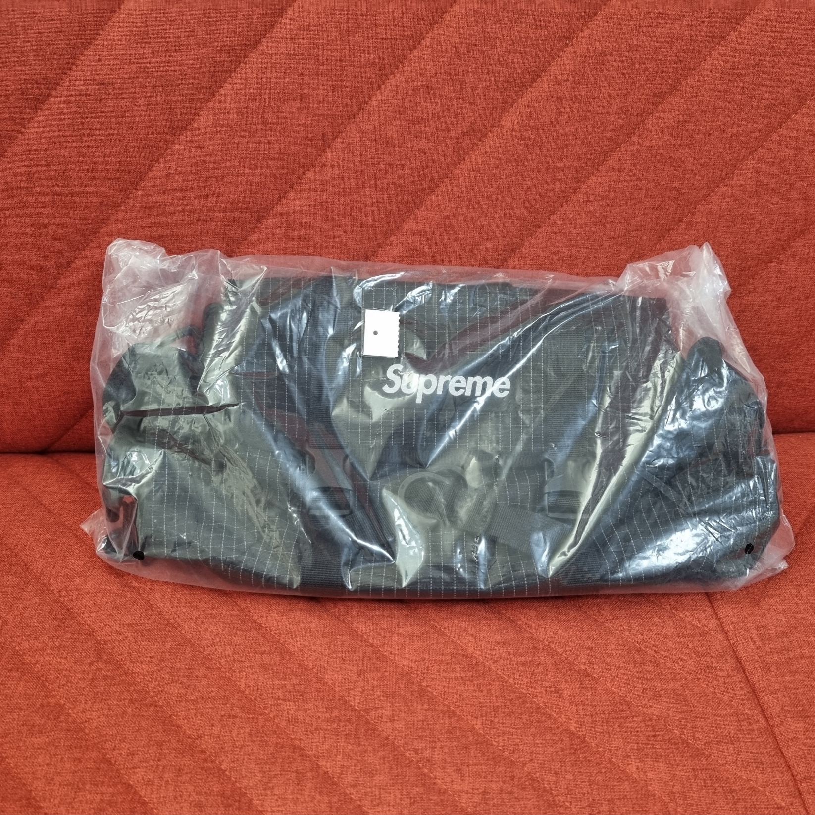 Supreme Mini Duffle Bag Black - 24SS 착용 스타일 - 1
