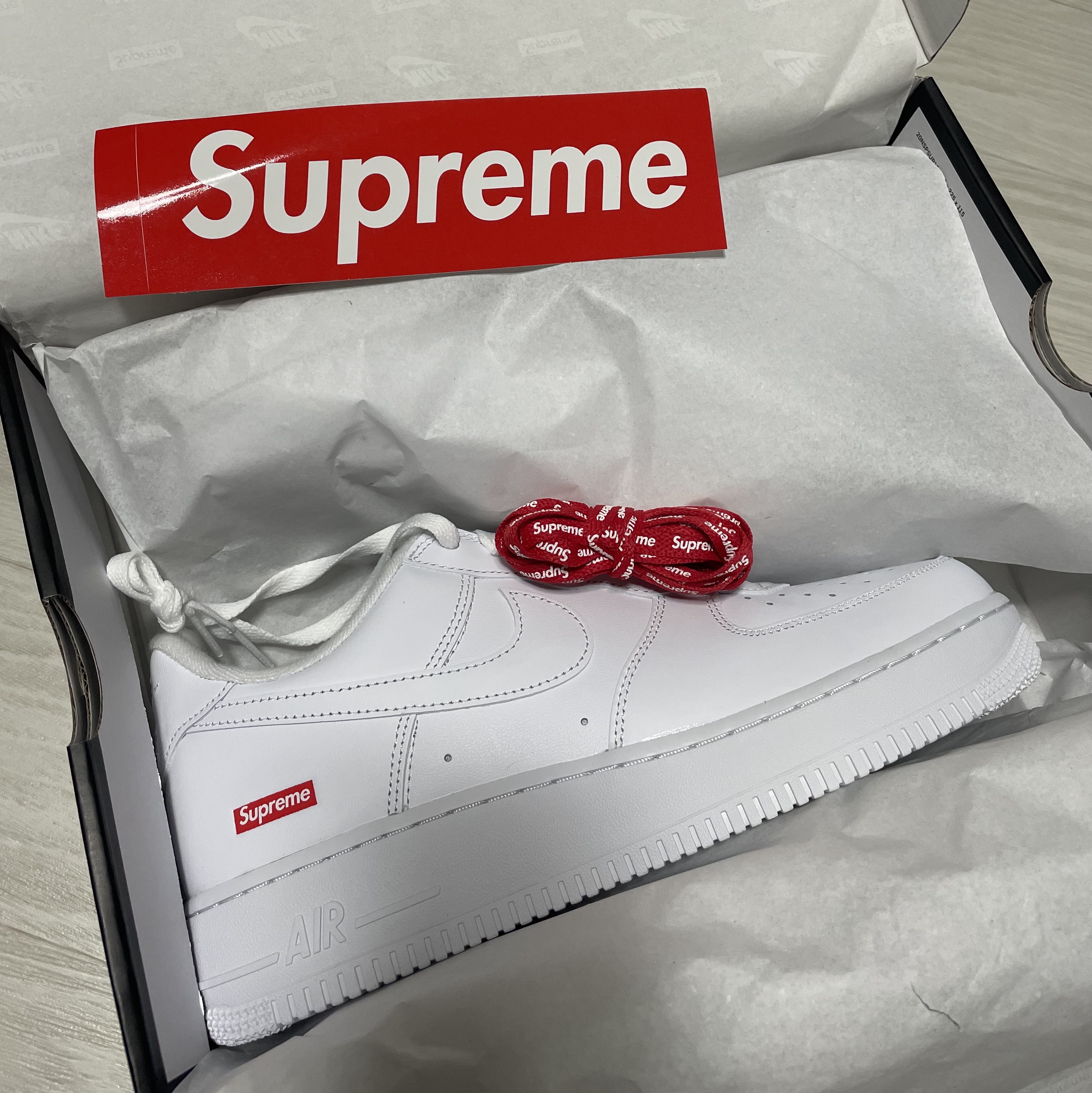 Nike x Supreme Air Force 1 Low White 착용 스타일 - 2