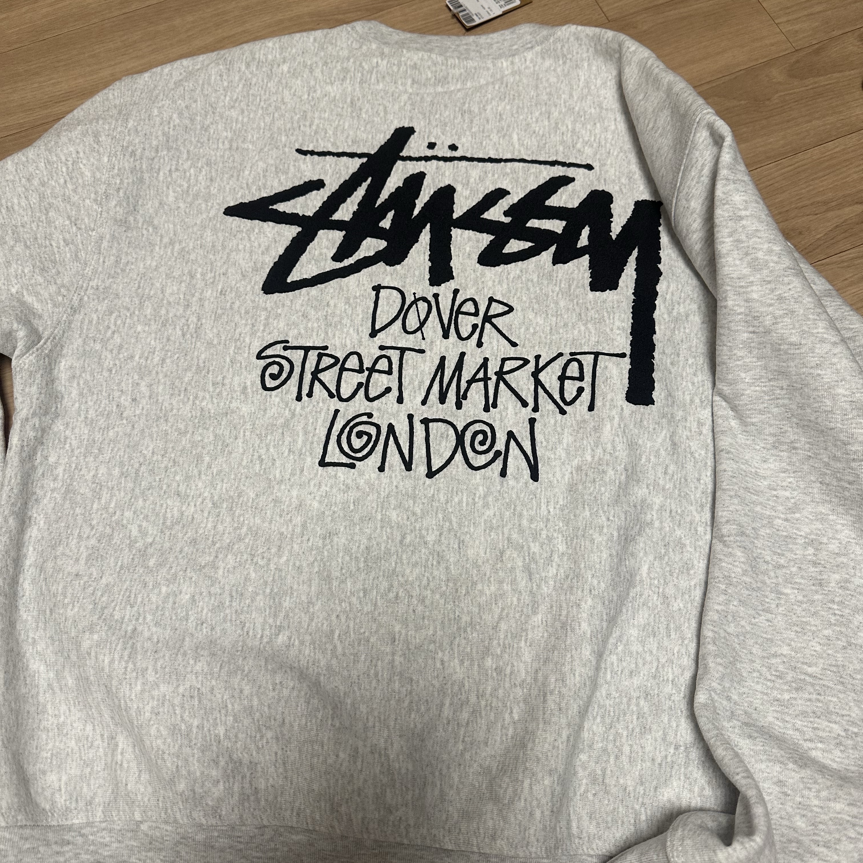 Stussy Stock DSM London Crew Ash Heather 2023 착용 스타일 - 2