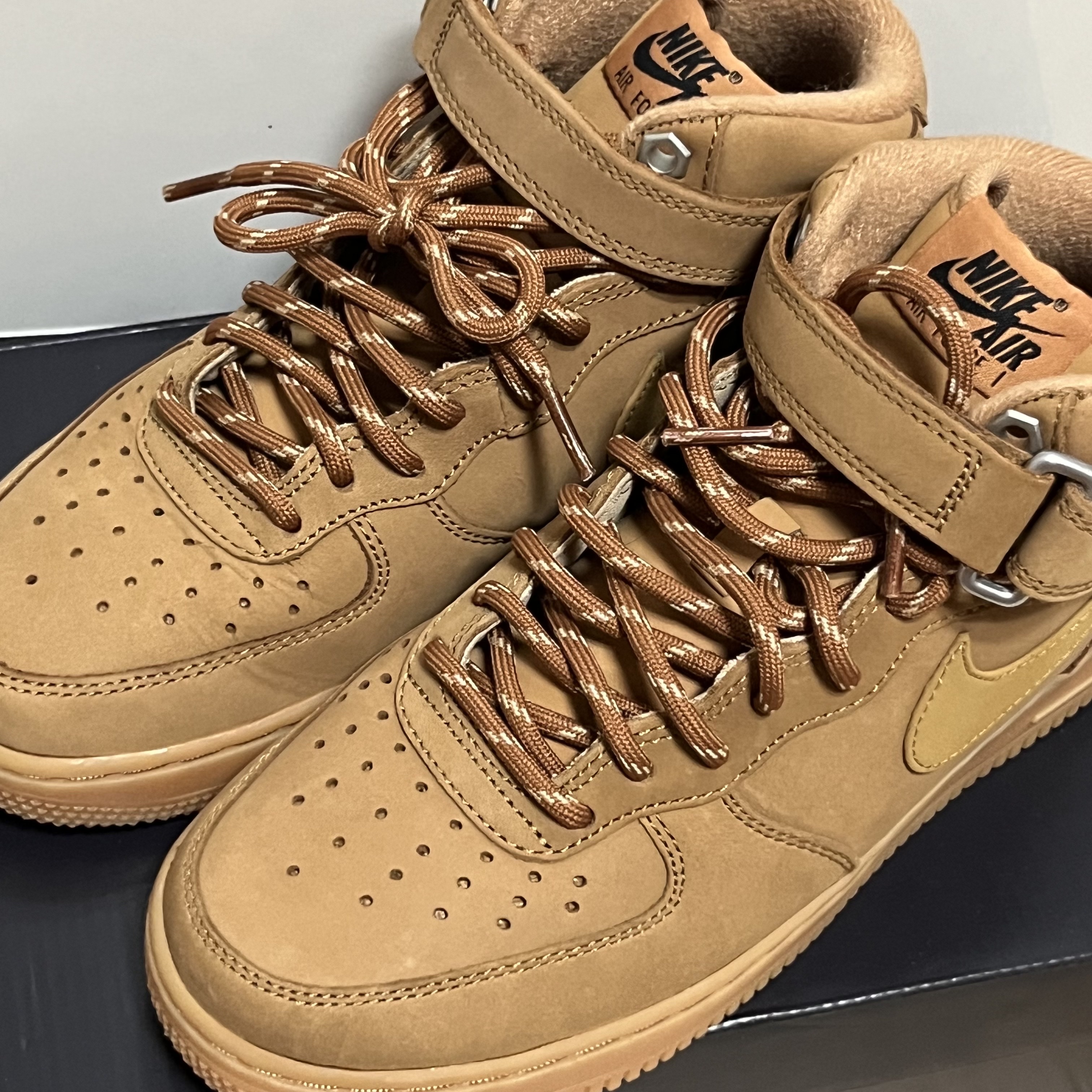 Nike Air Force 1 Mid '07 WB Flax 착용 스타일 - 2