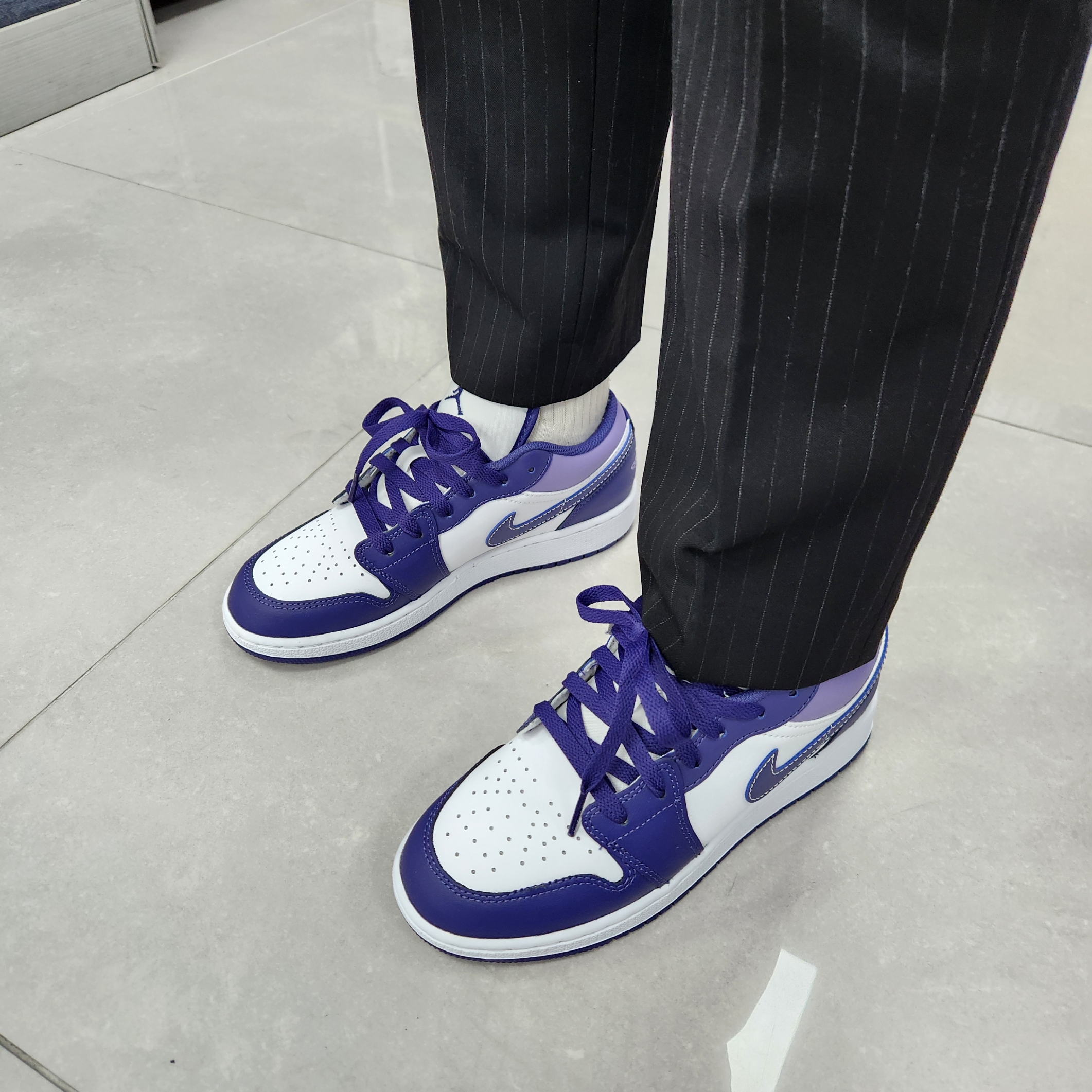 (GS) Jordan 1 Low Sky J Purple White 착용 스타일 - 2