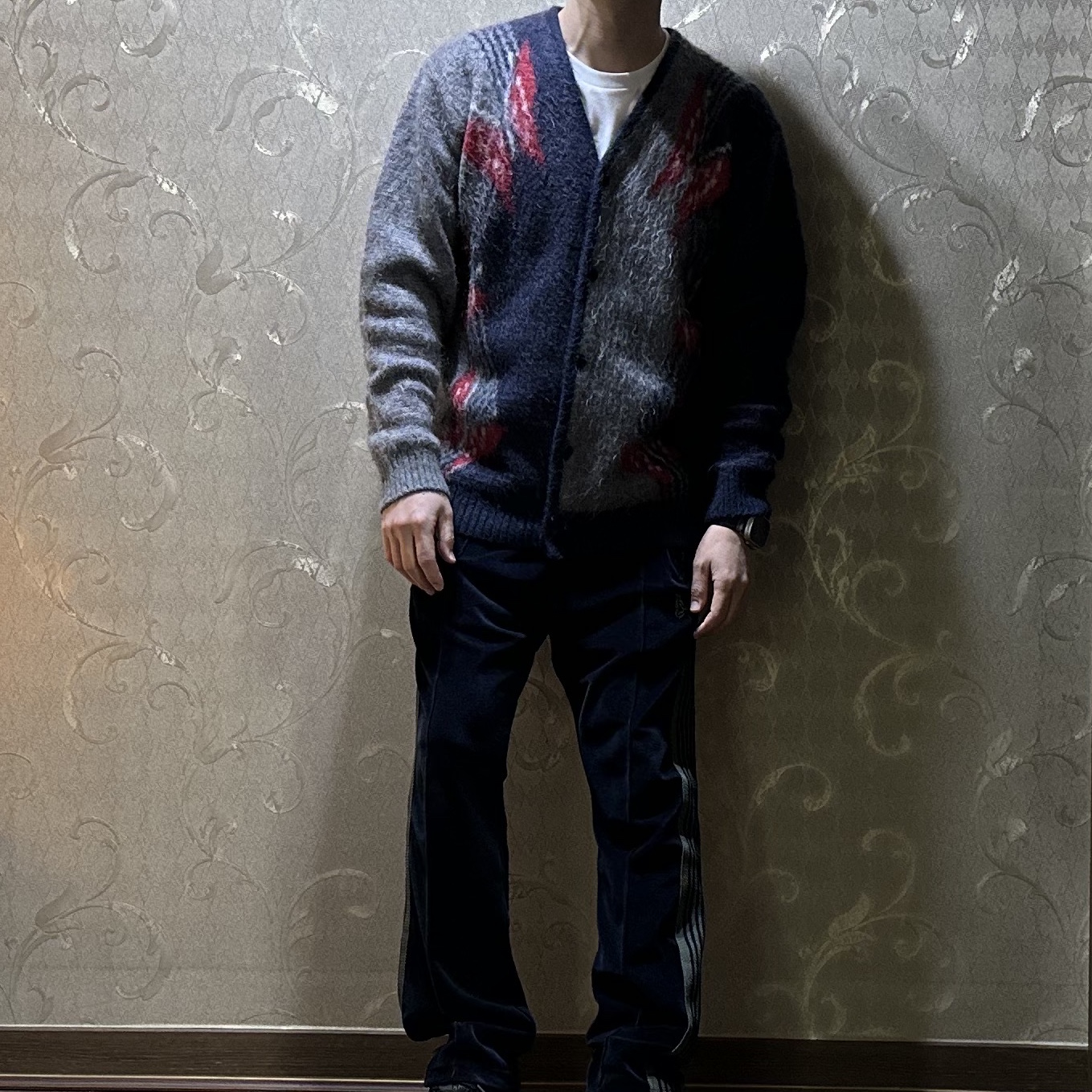 Needles Mohair Papillon Cardigan Grey, New Balance x Stone Island 991v2 Made in UK Black Olive Night 착용 스타일 - 2