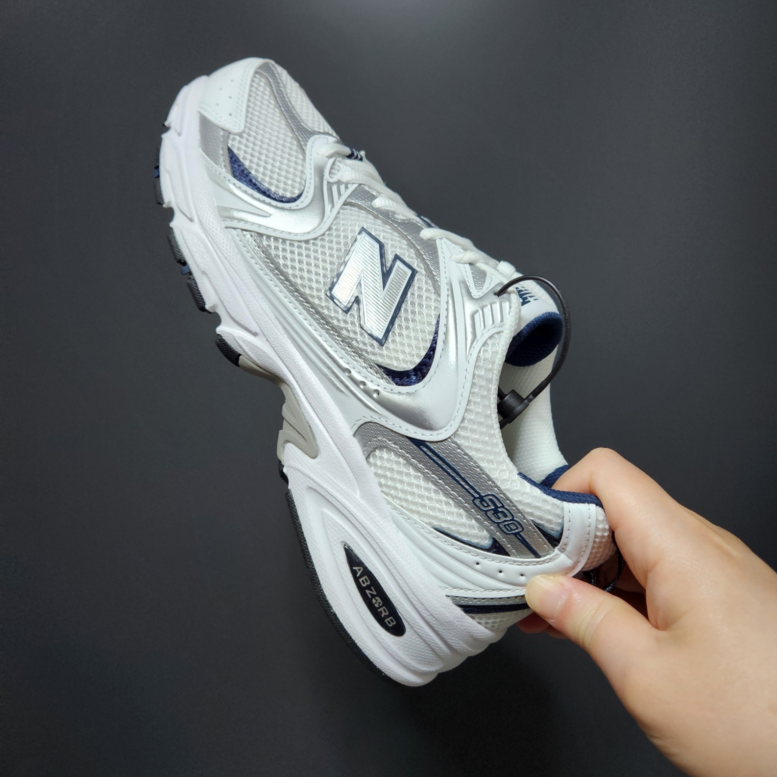 New Balance 530 White 착용 스타일
