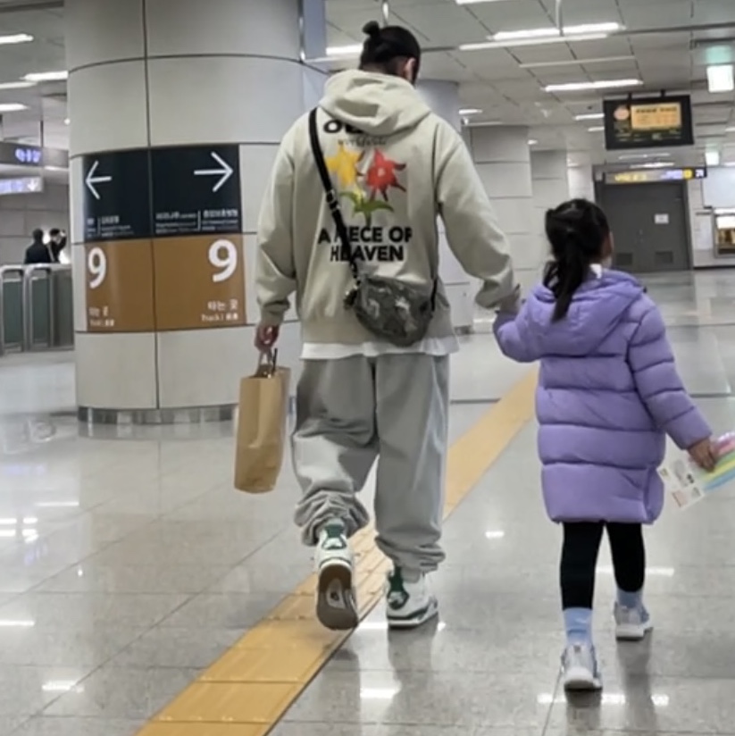 Jordan 4 x Nike SB Retro SP Pine Green, Nike x Stussy Fleece Pants Grey Heather (FN5231-050) 착용 스타일
