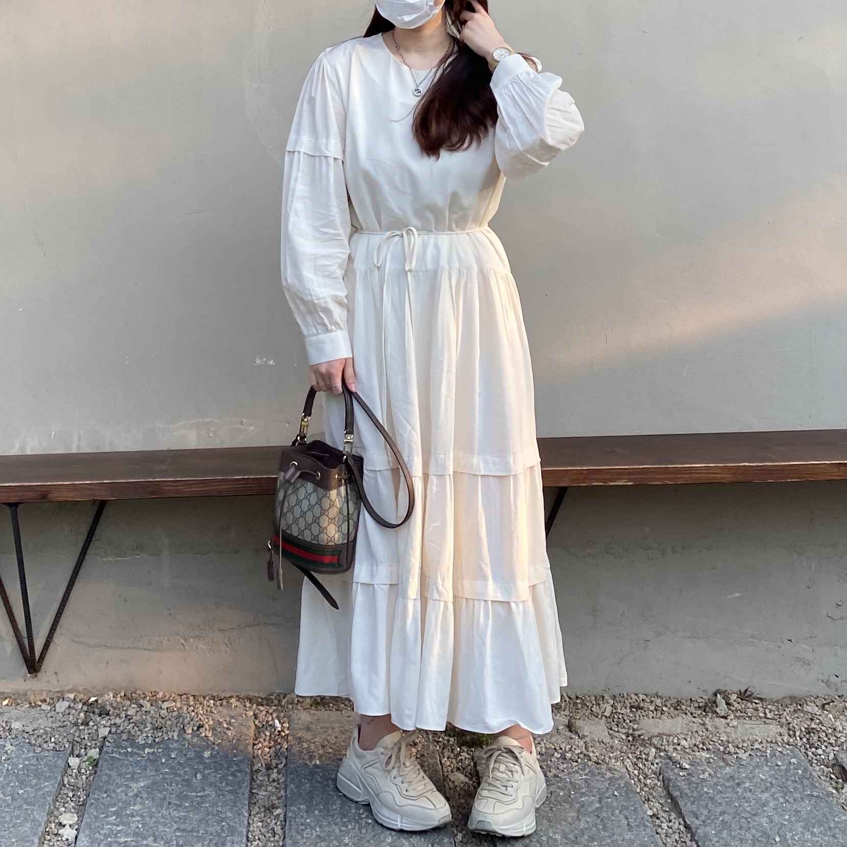 Gucci Rhyton Leather Sneakers Distressed Ivory, Gucci Ophidia GG Small Bucket Bag Brown 착용 스타일