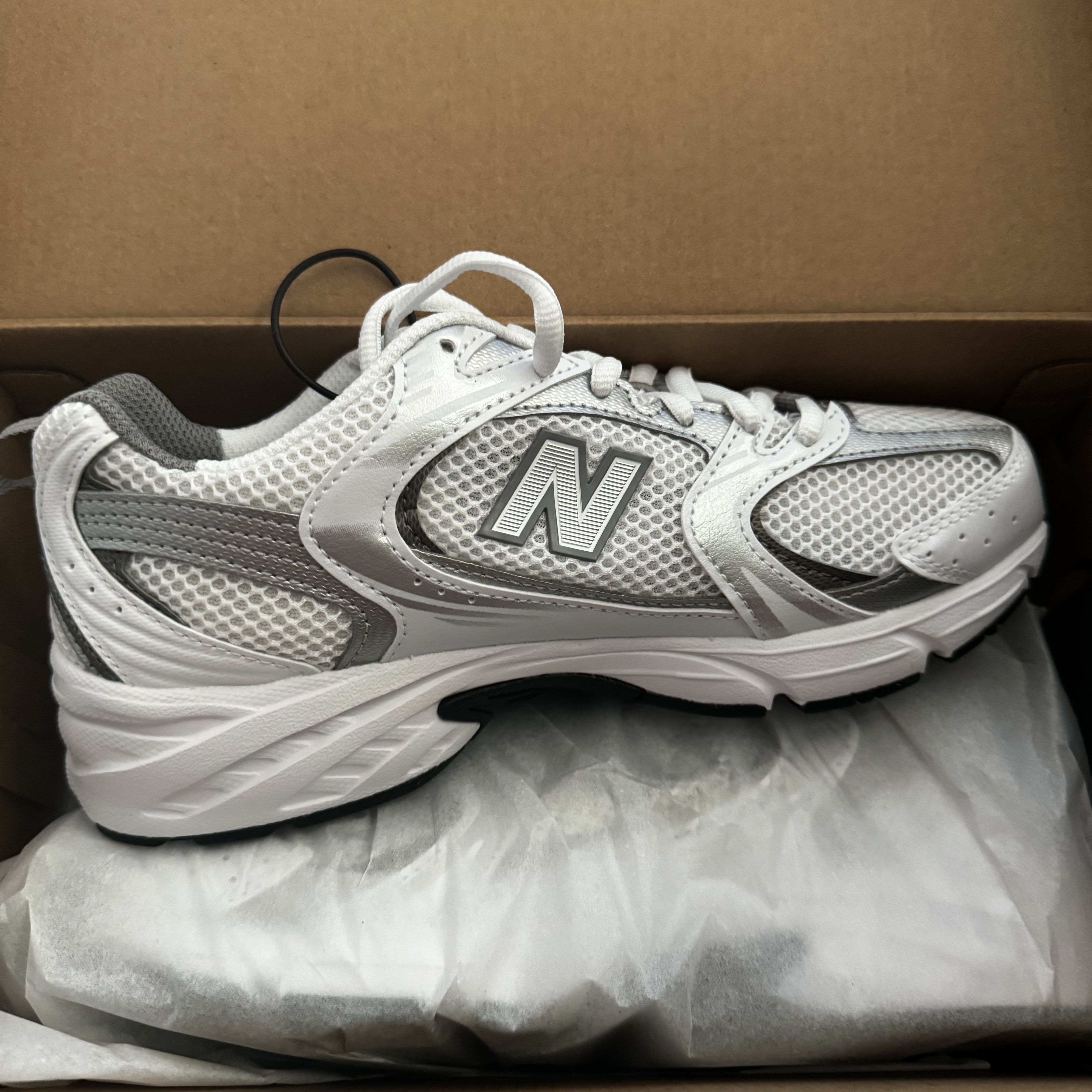 New Balance 530 White Silver 착용 스타일