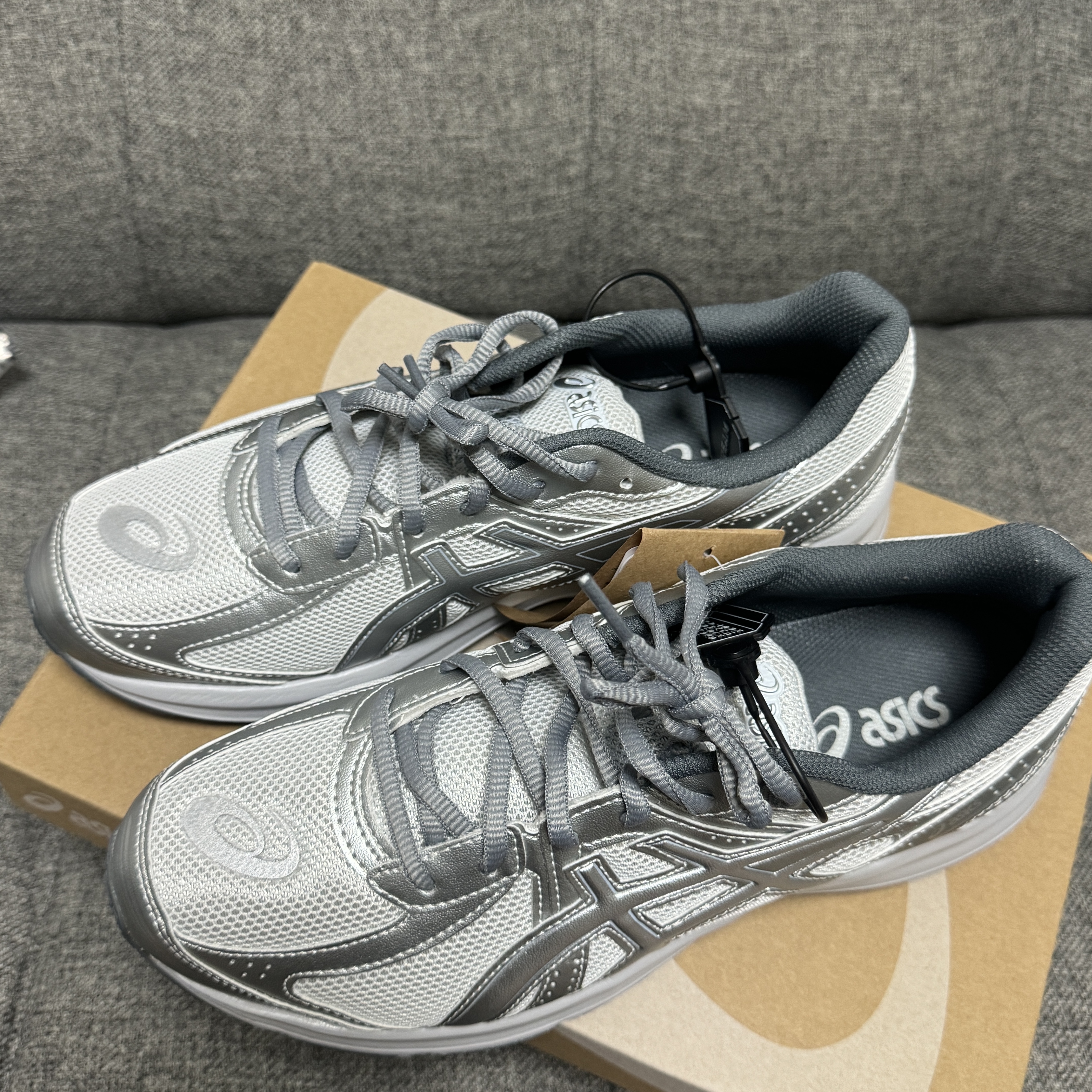 Asics Jog 100 S SMU Glacier Grey Pure Silver - 2E Wide 착용 스타일 - 6