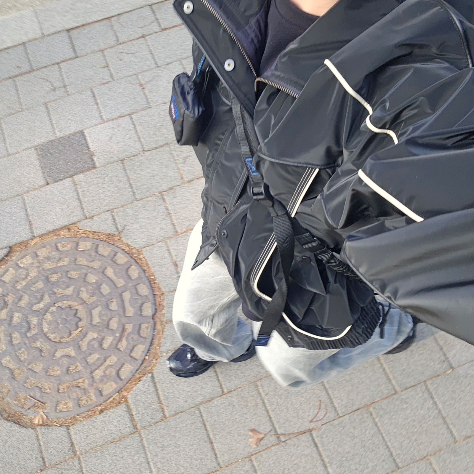 Balenciaga Runner Sneakers Monocolor Black, Ader Error Bant Jumper Noir (Ver.2) 착용 스타일 - 1