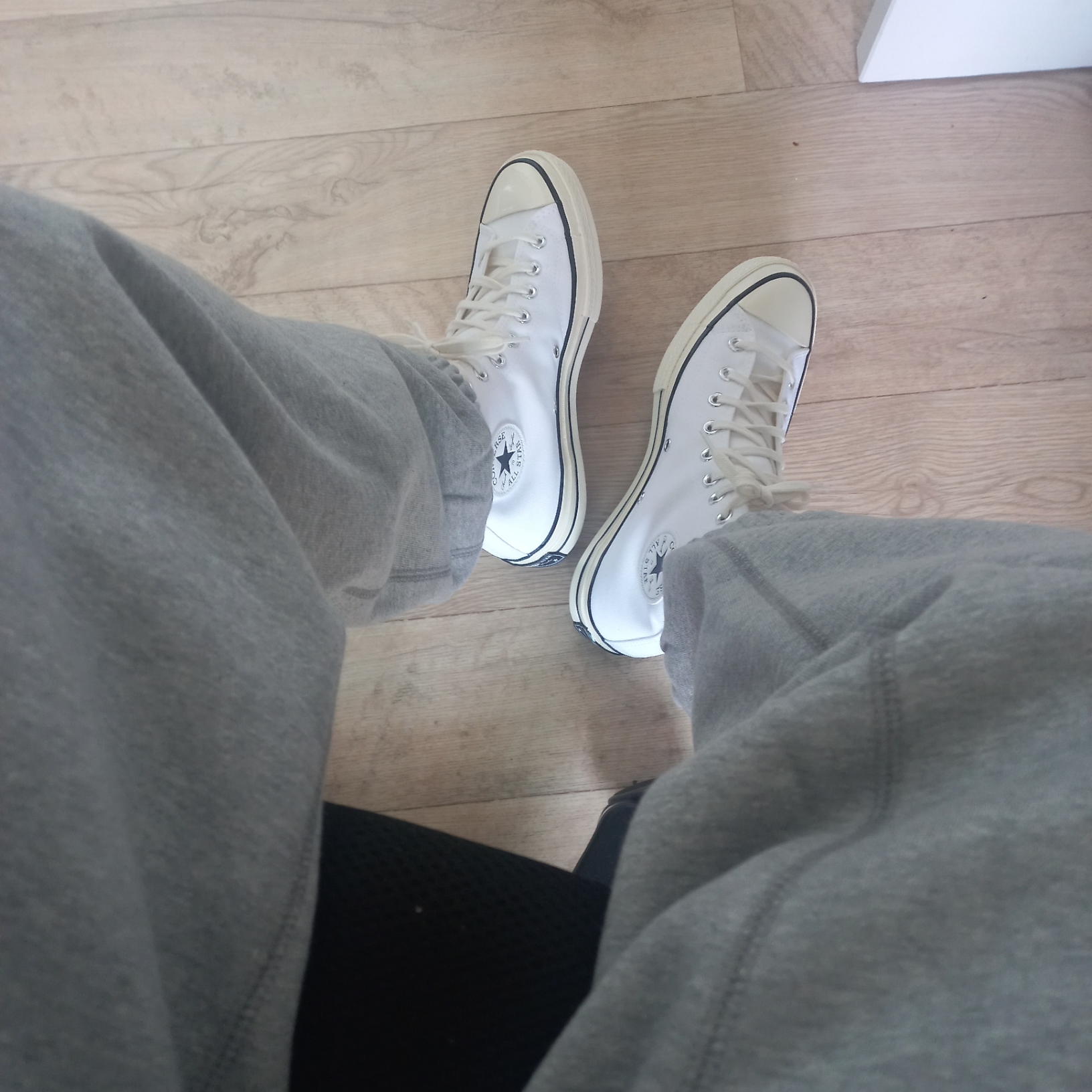 Converse Chuck 70 Black Pinstripe White 착용 스타일 - 1