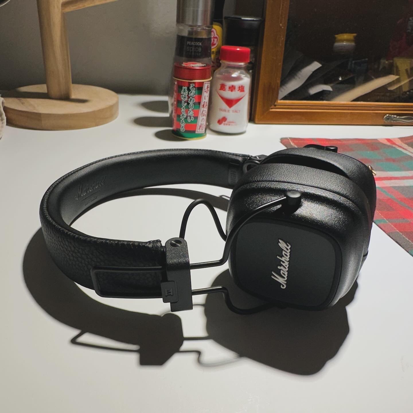 Marshall Major IV Black (Korean Ver.) 착용 스타일 - 1