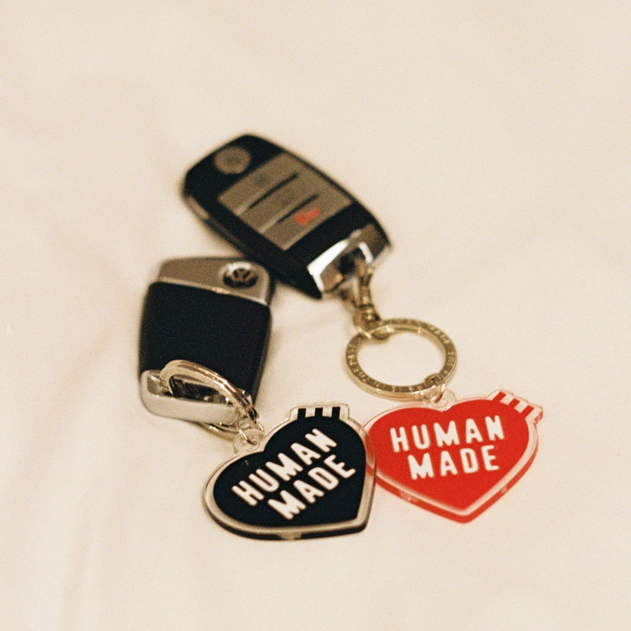 Human Made Heart Keyring Black, Human Made Heart Keyring Red 착용 스타일
