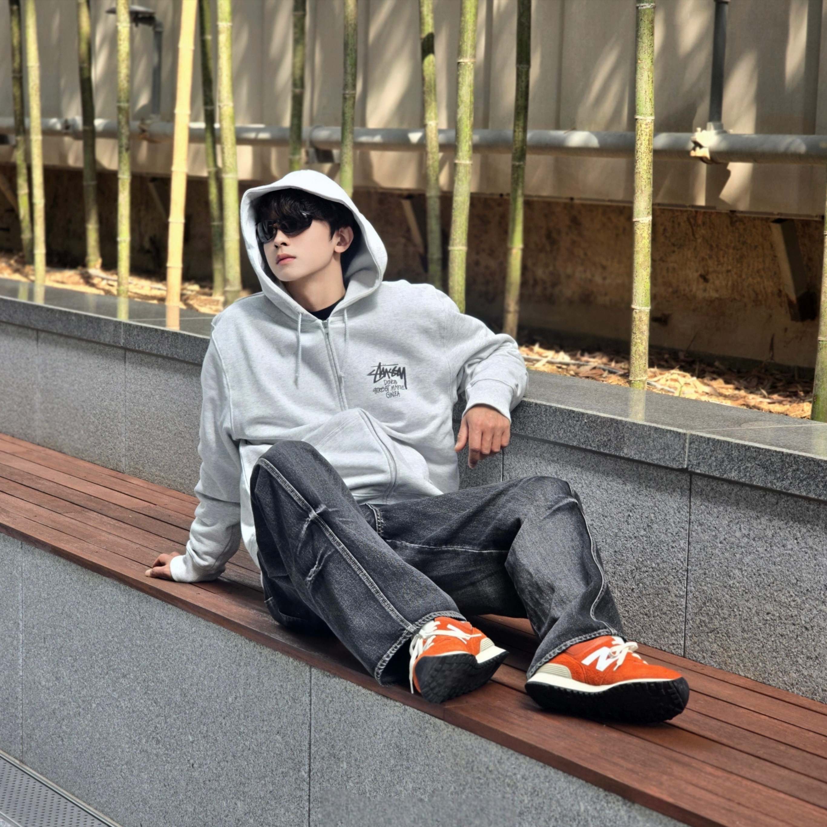 Stussy Stock DSM Ginza Zip Hoodie Ash Heather 2023, New Balance 574 Heritage Orange Burst White 착용 스타일 - 1