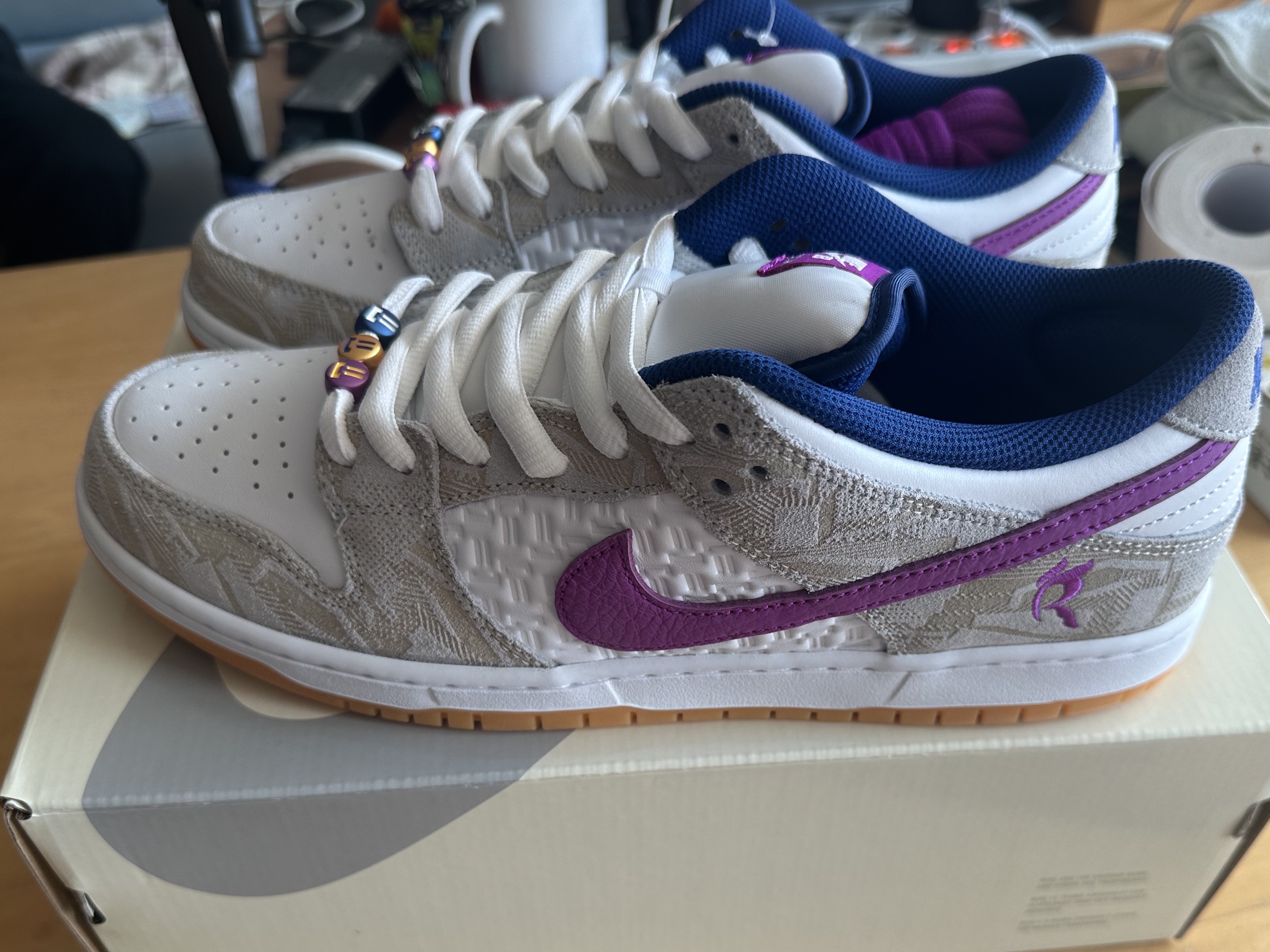 Nike x Rayssa Leal SB Dunk Low PRM Pure Platinum Vivid Purple 착용 스타일