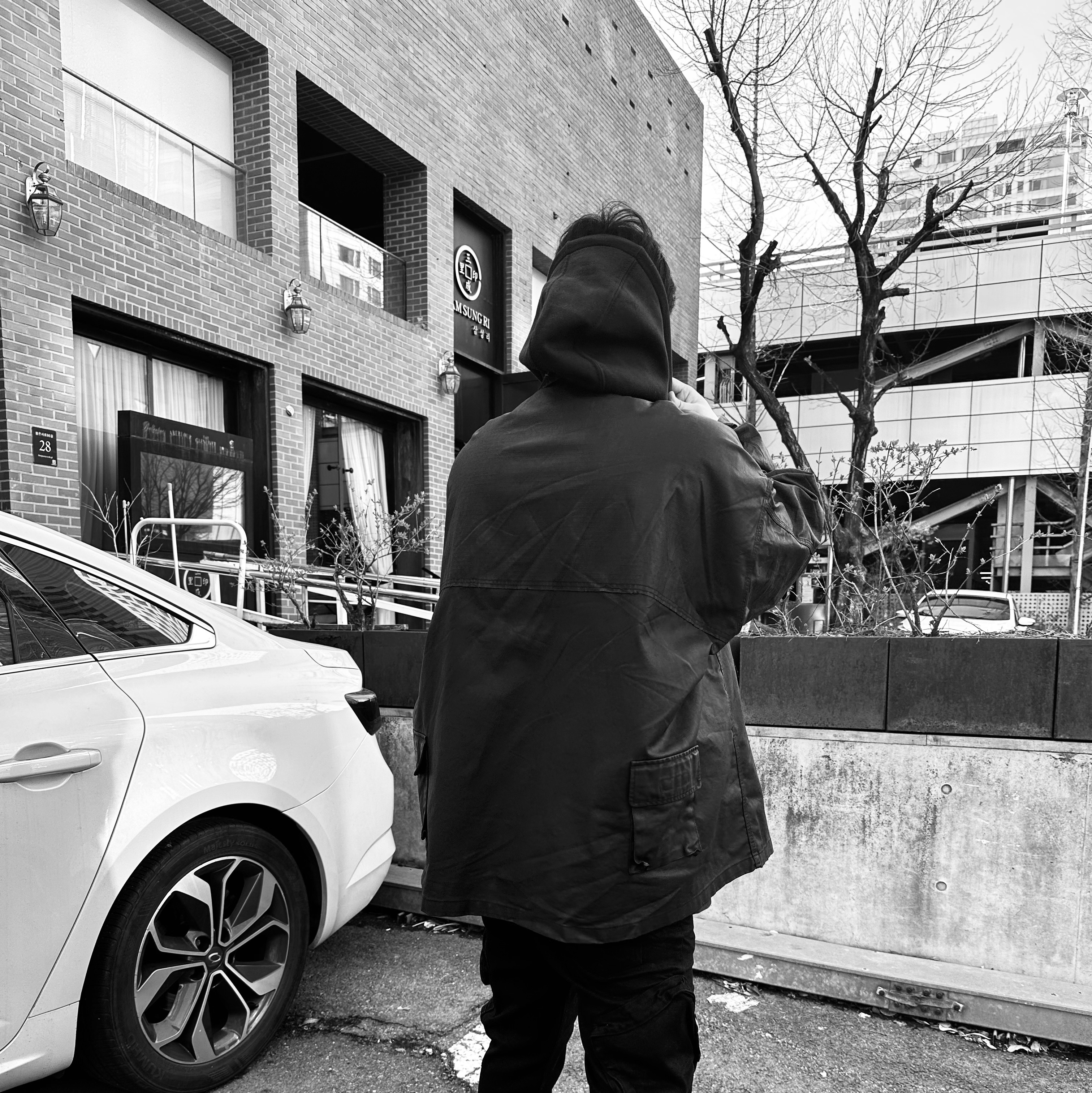 Undermycar Kaoruma Vintage Coated Oversized M65 Jacket Dirty Black - 23SS, Undermycar Zerob Embossed Tactic Flared Jeans Sharkskin - 23FW 착용 스타일 - 2