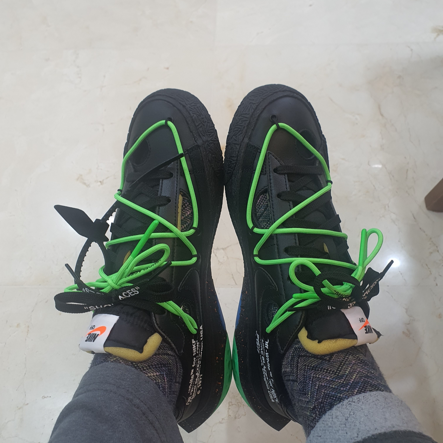 Nike x Off-White Blazer Low '77 Black and Electro Green 착용 스타일