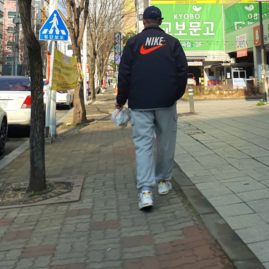 Nike Air Max 96 II Midnight Navy, Nike NSW Trend WC 1 Jacket Off Noir - Asia 착용 스타일 - 2