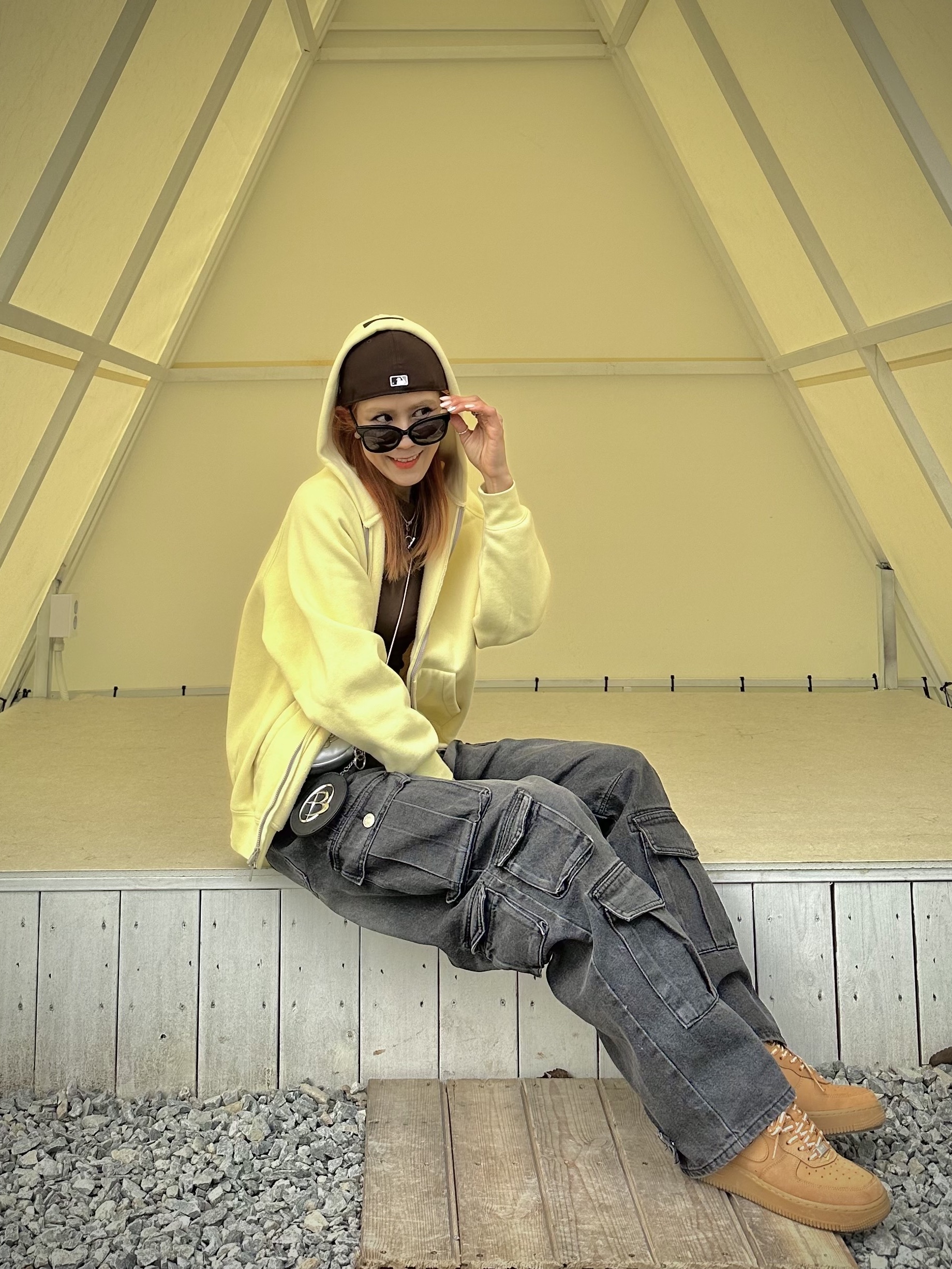 Nike x Supreme Air Force 1 Low Flax, (Kids) Essentials Full Zip Hoodie Canary - 22FW 착용 스타일 - 1