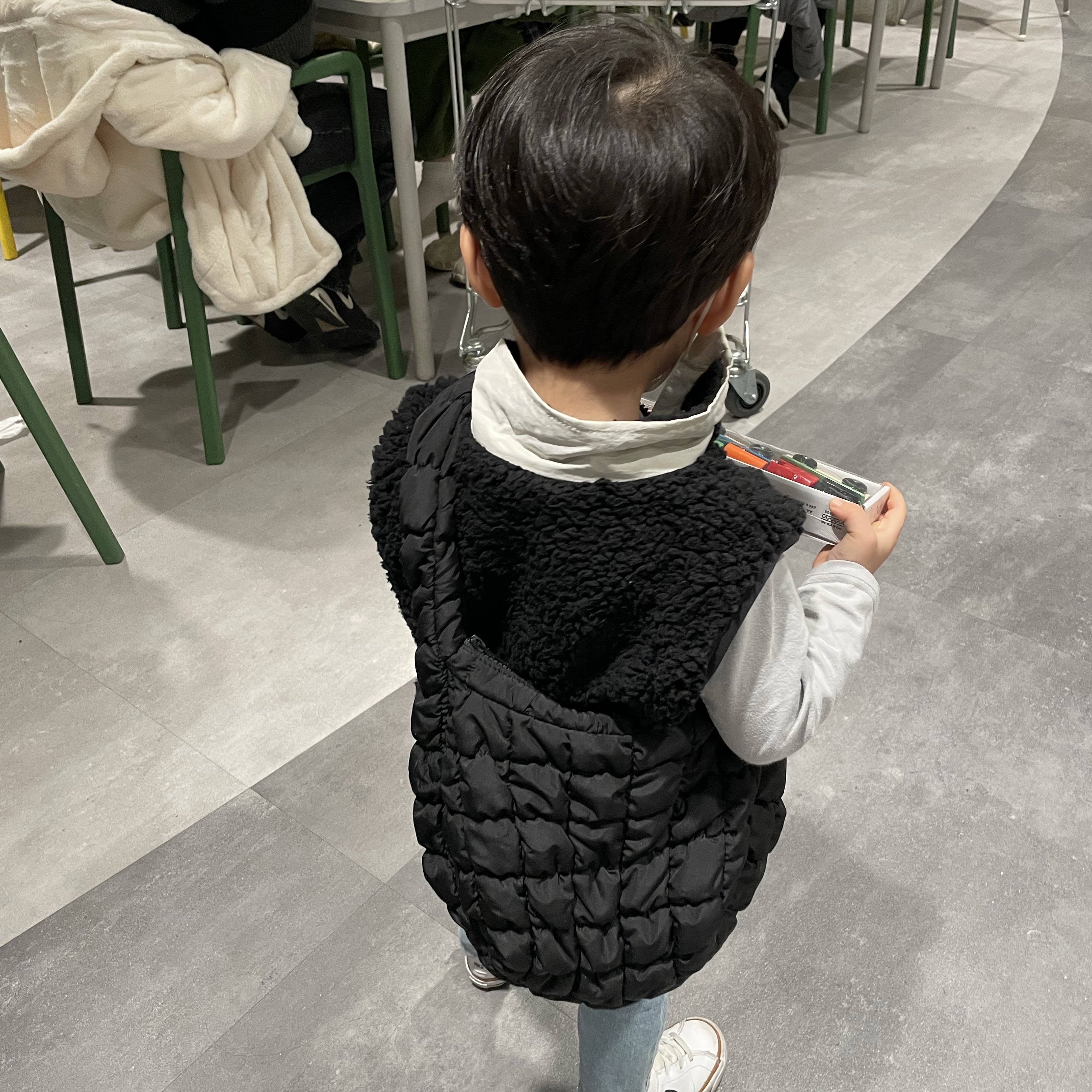 COS Quilted Mini Bag Black 착용 스타일 - 1