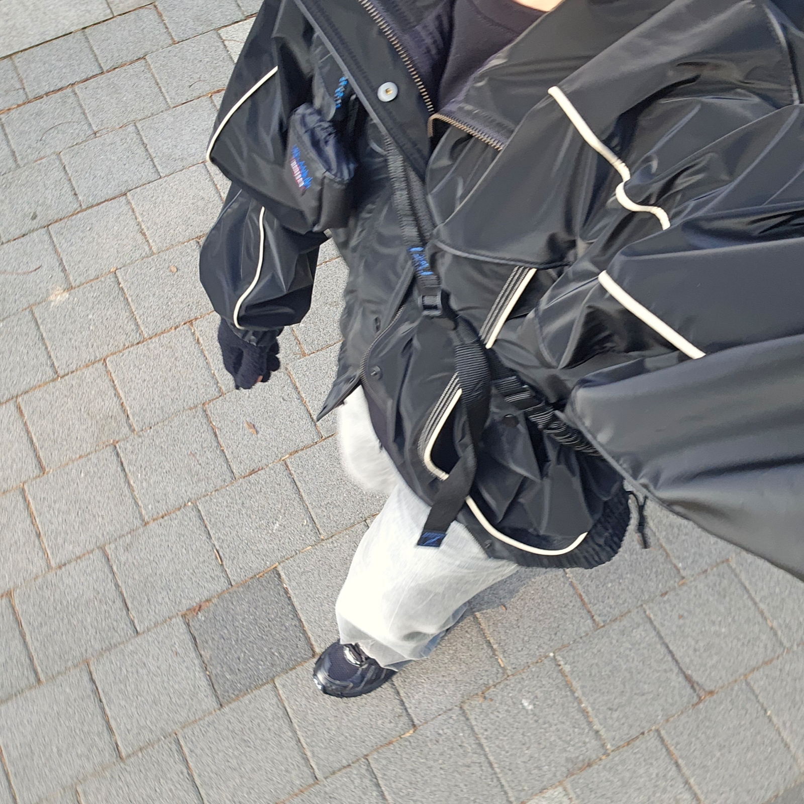 Balenciaga Runner Sneakers Monocolor Black, Ader Error Bant Jumper Noir (Ver.2) 착용 스타일 - 2