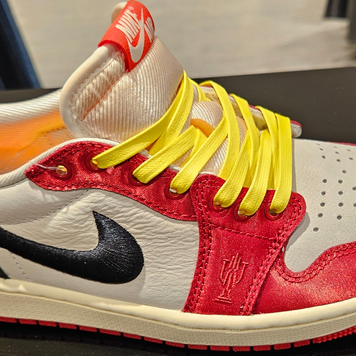 Jordan 1 x Trophy Room Retro Low OG SP Sail Varsity Red, Nike Dunk Low SP White and University Red 2023 착용 스타일 - 3