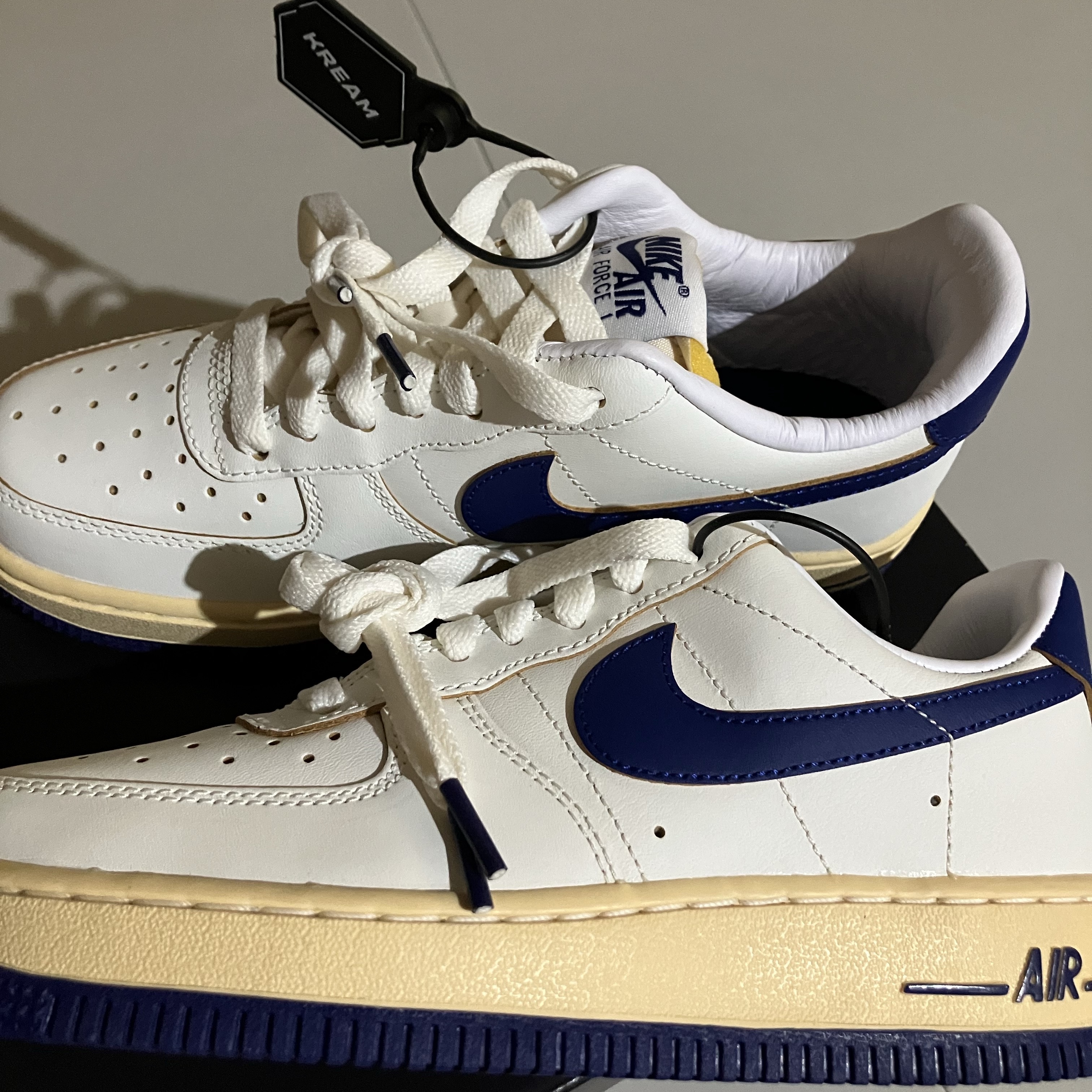 (W) Nike Air Force 1 '07 Sail Pale Vanilla 착용 스타일