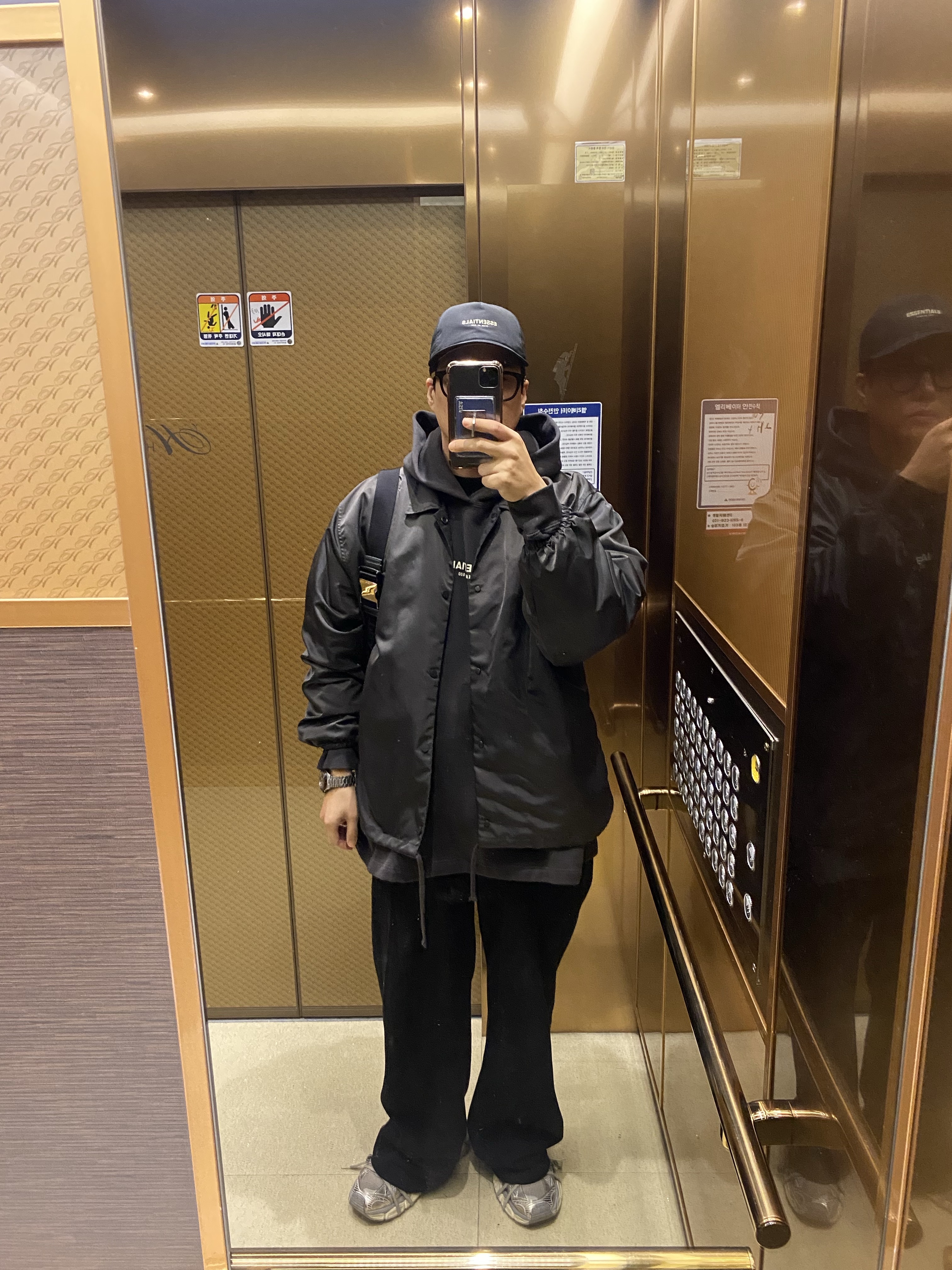 Balenciaga 3XL Sneakers Light Beige, Essentials Relaxed Hoodie Iron - 22SS 착용 스타일