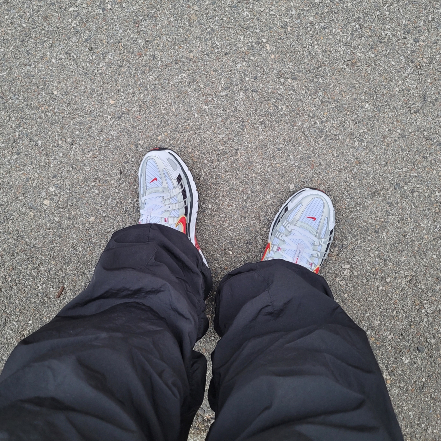 (W) Nike P-6000 Metallic Silver Red 착용 스타일