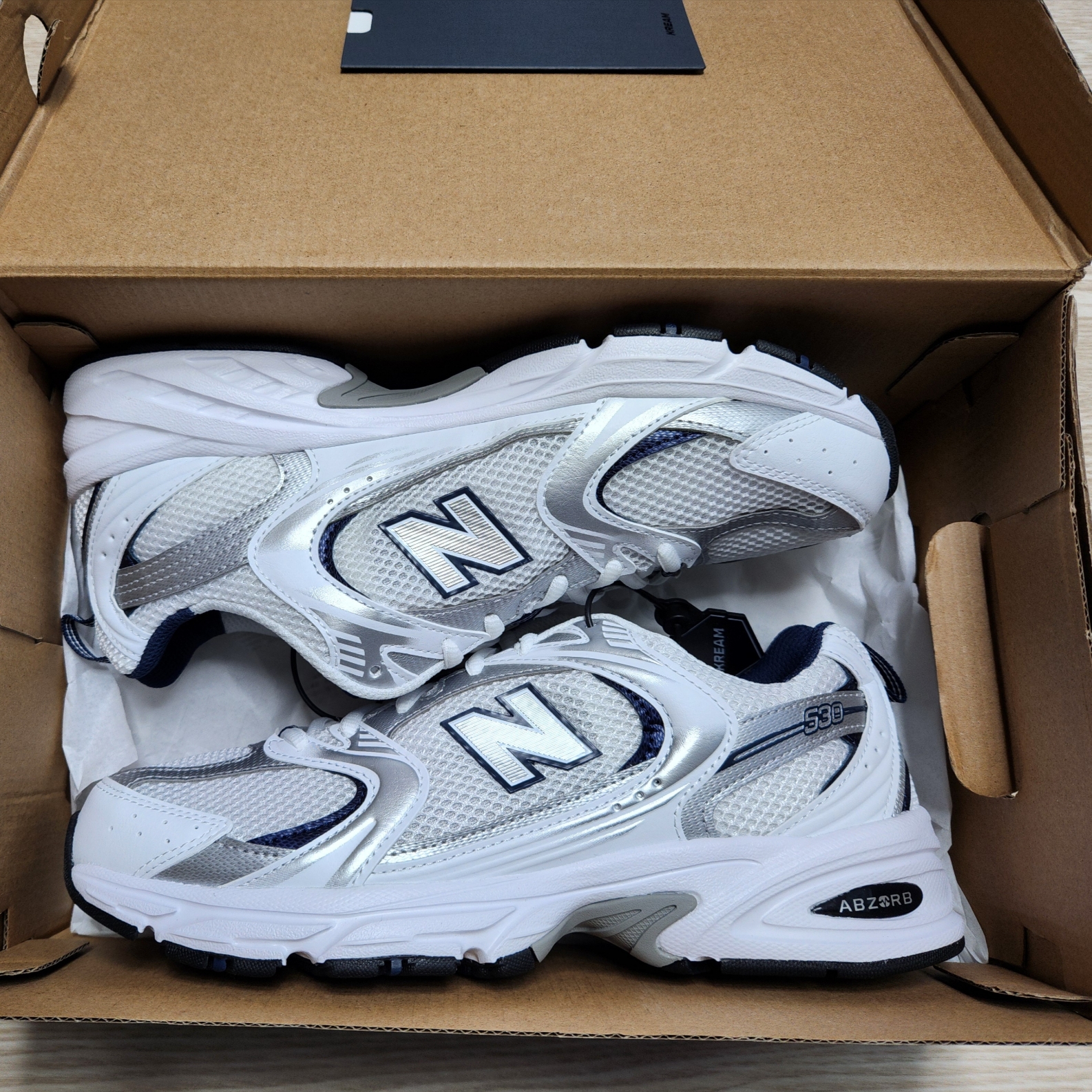 New Balance 530 White 착용 스타일