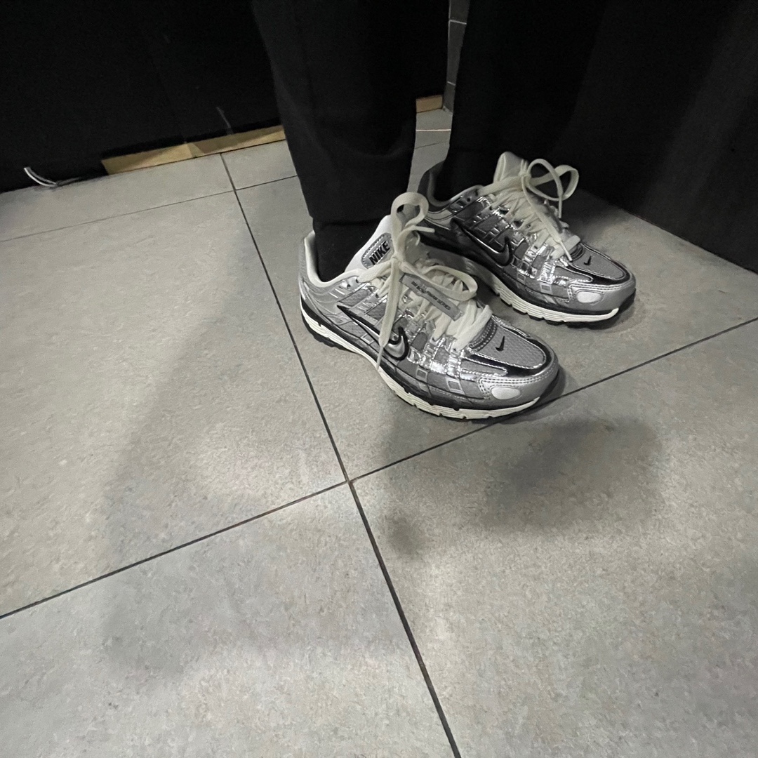 Nike P-6000 Metallic Silver 착용 스타일