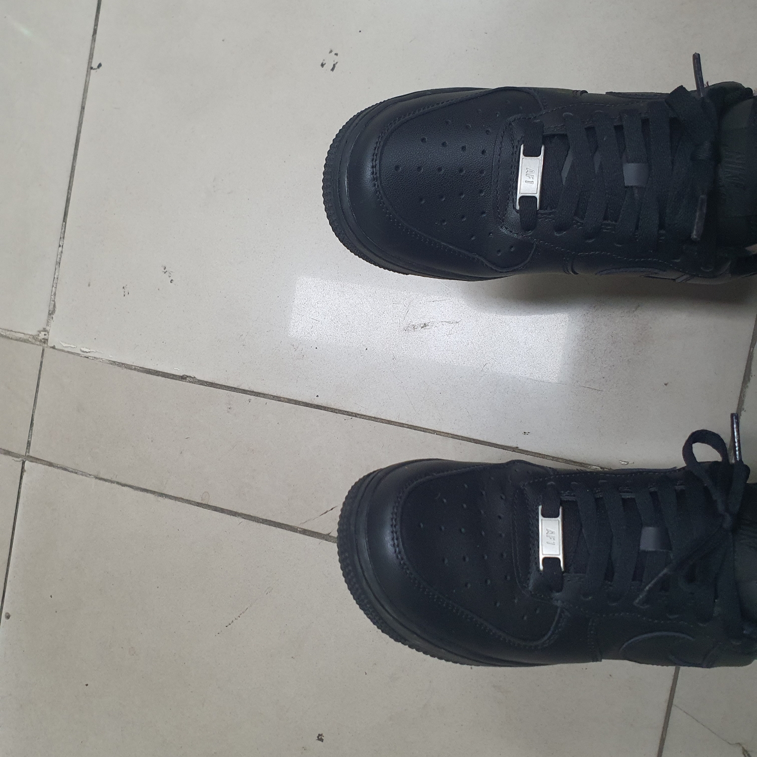 (W) Nike Air Force 1 '07 Low Triple Black 착용 스타일