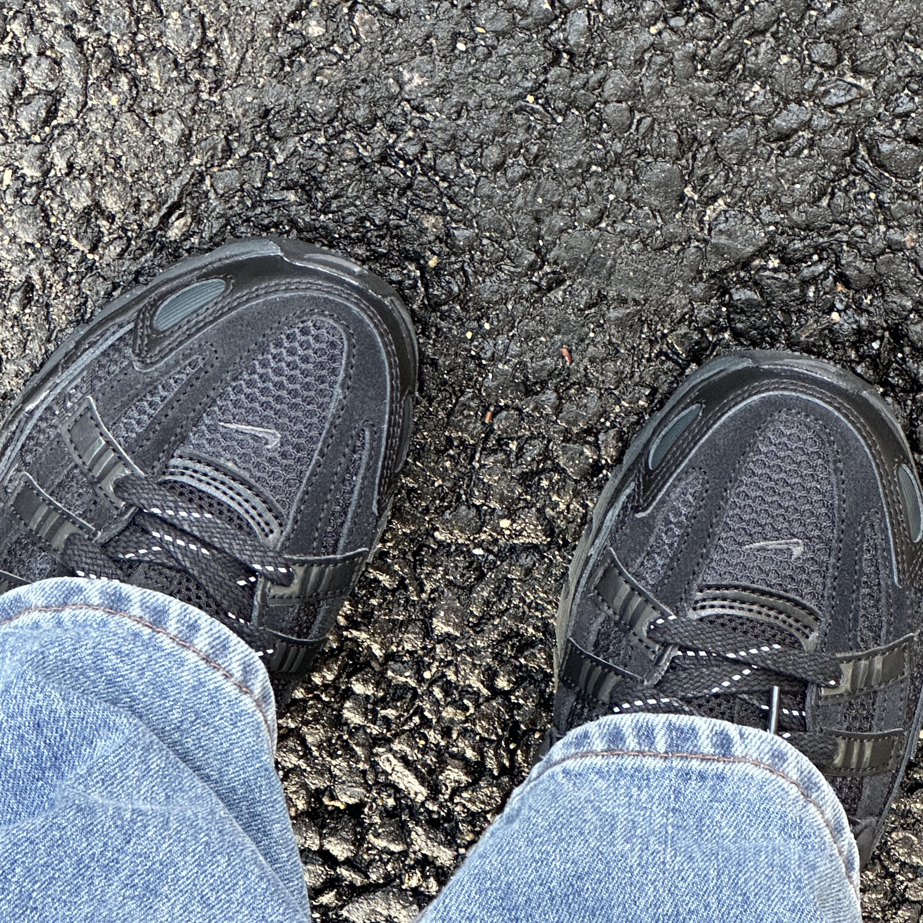 Nike P-6000 PRM Triple Black 착용 스타일 - 2