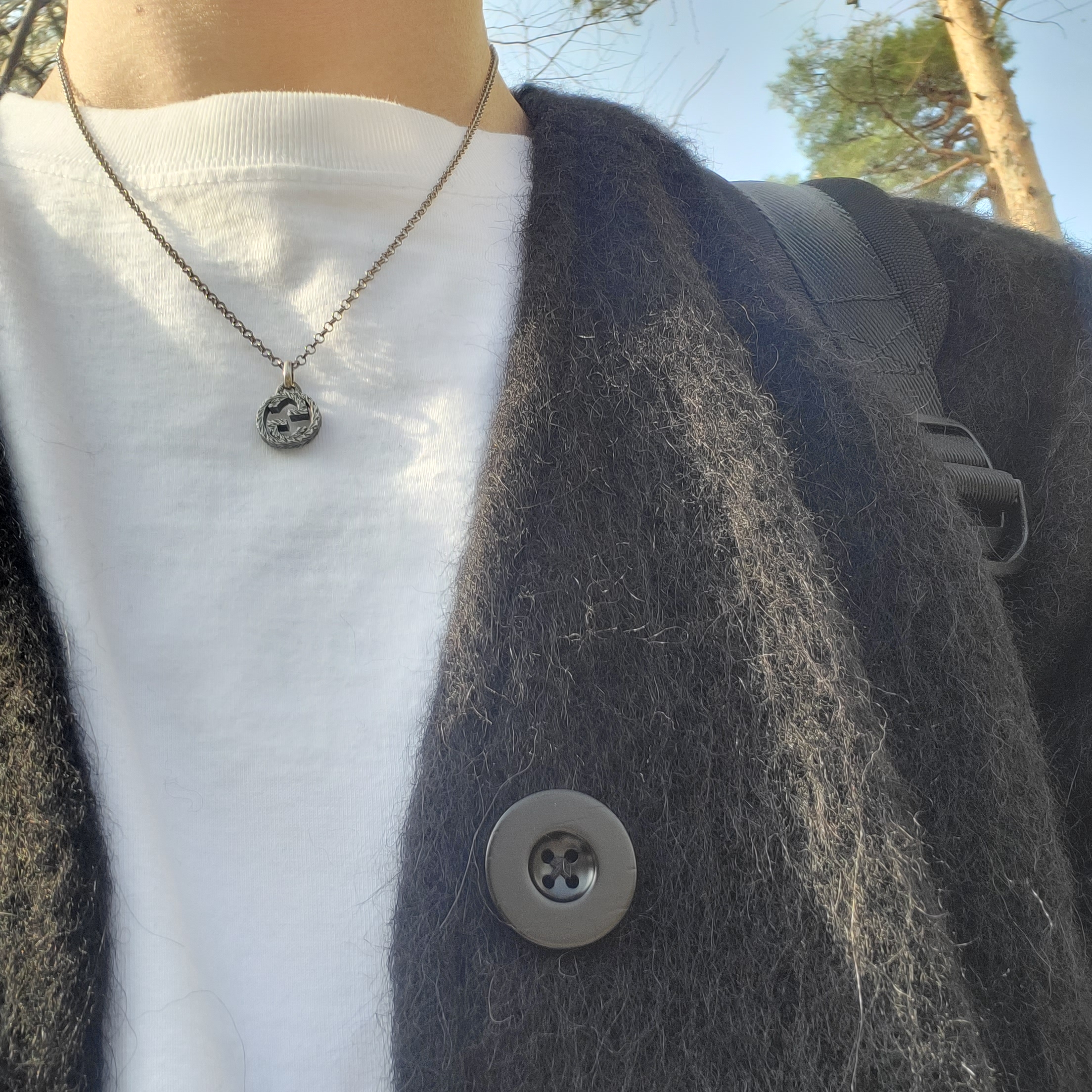 Gucci Interlocking G Pendant Necklace Silver, Our Legacy Cardigan Mohair Black 착용 스타일