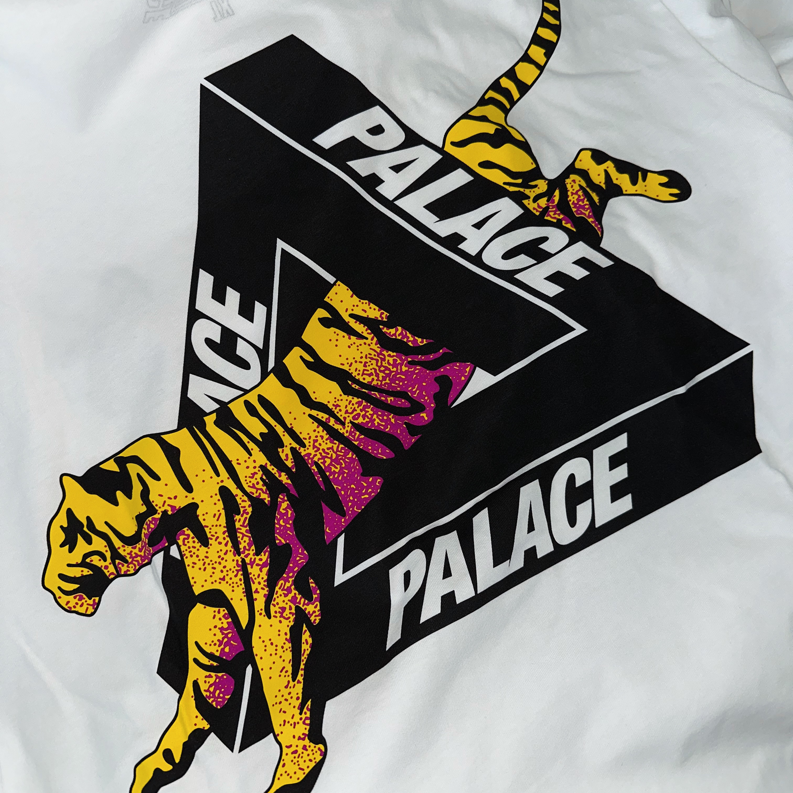 Palace Korea Tri-Ferg T-Shirt White - 24SS 착용 스타일