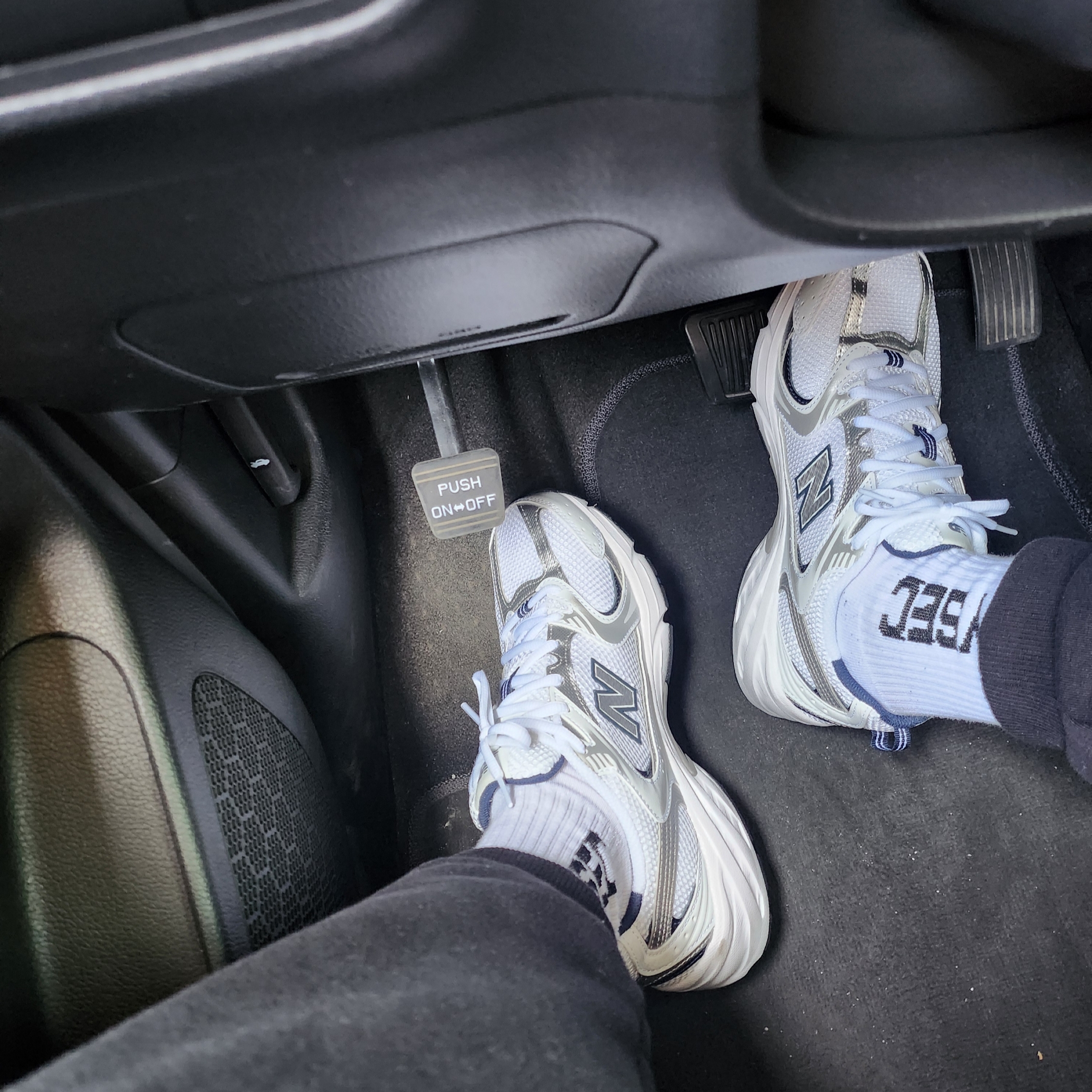 New Balance 530 White 착용 스타일