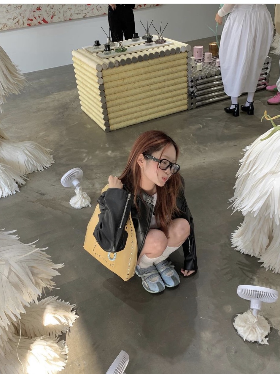 (W) Asics x Kiko Kostadinov x Heaven by Marc Jacobs Gel-Lokros Faded Denim Pale Aqua 착용 스타일 - 2