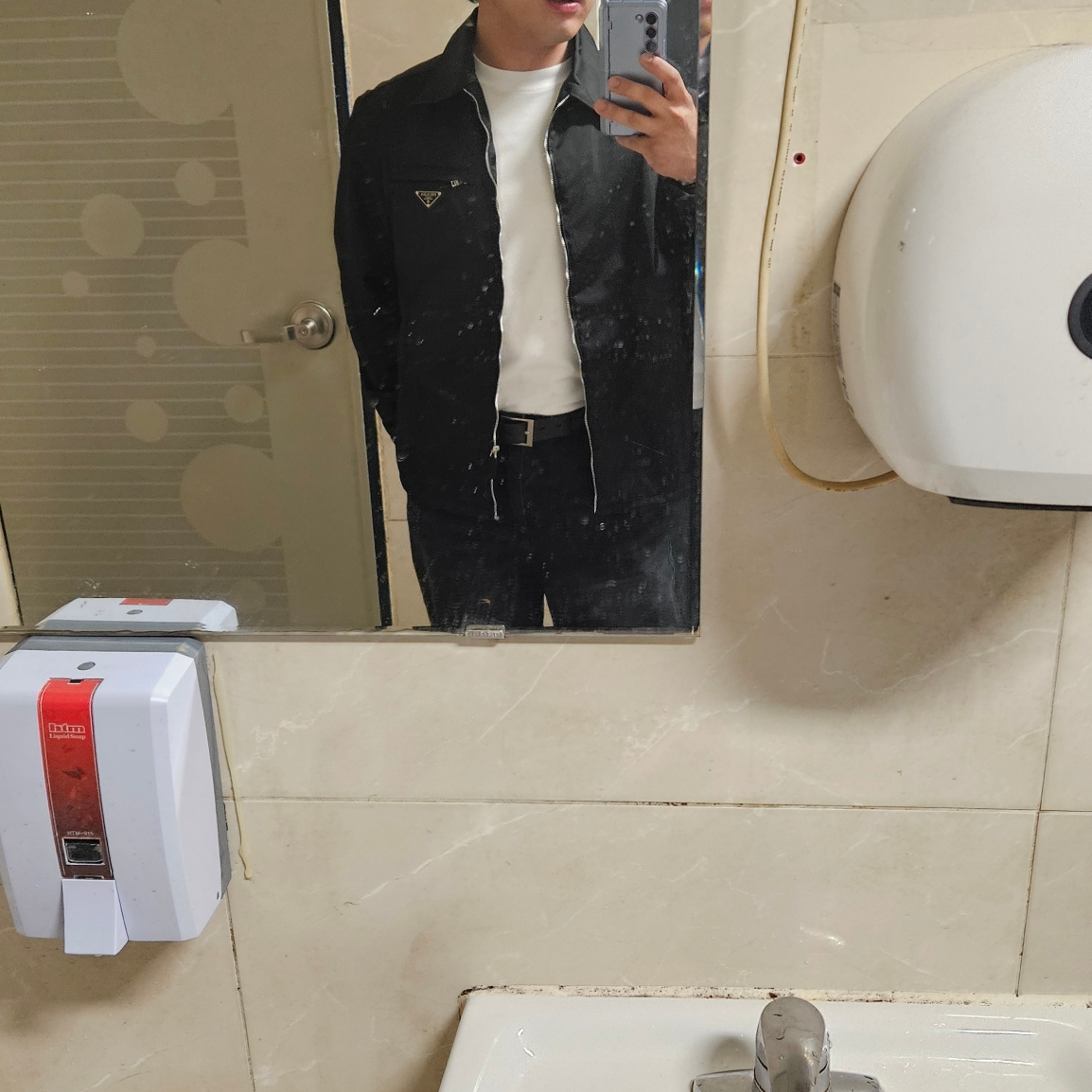Prada Re-Nylon Zip Up Gabardine Blouson Jacket Black 착용 스타일
