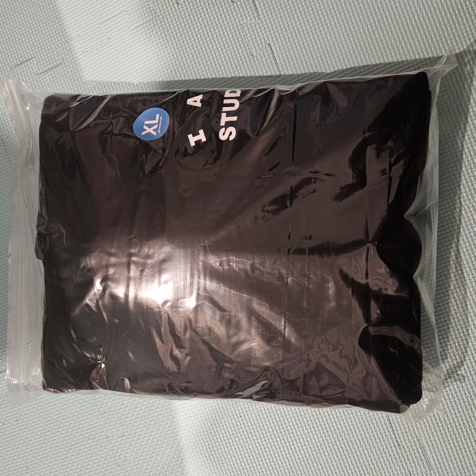IAB Studio Hoodie Black 착용 스타일