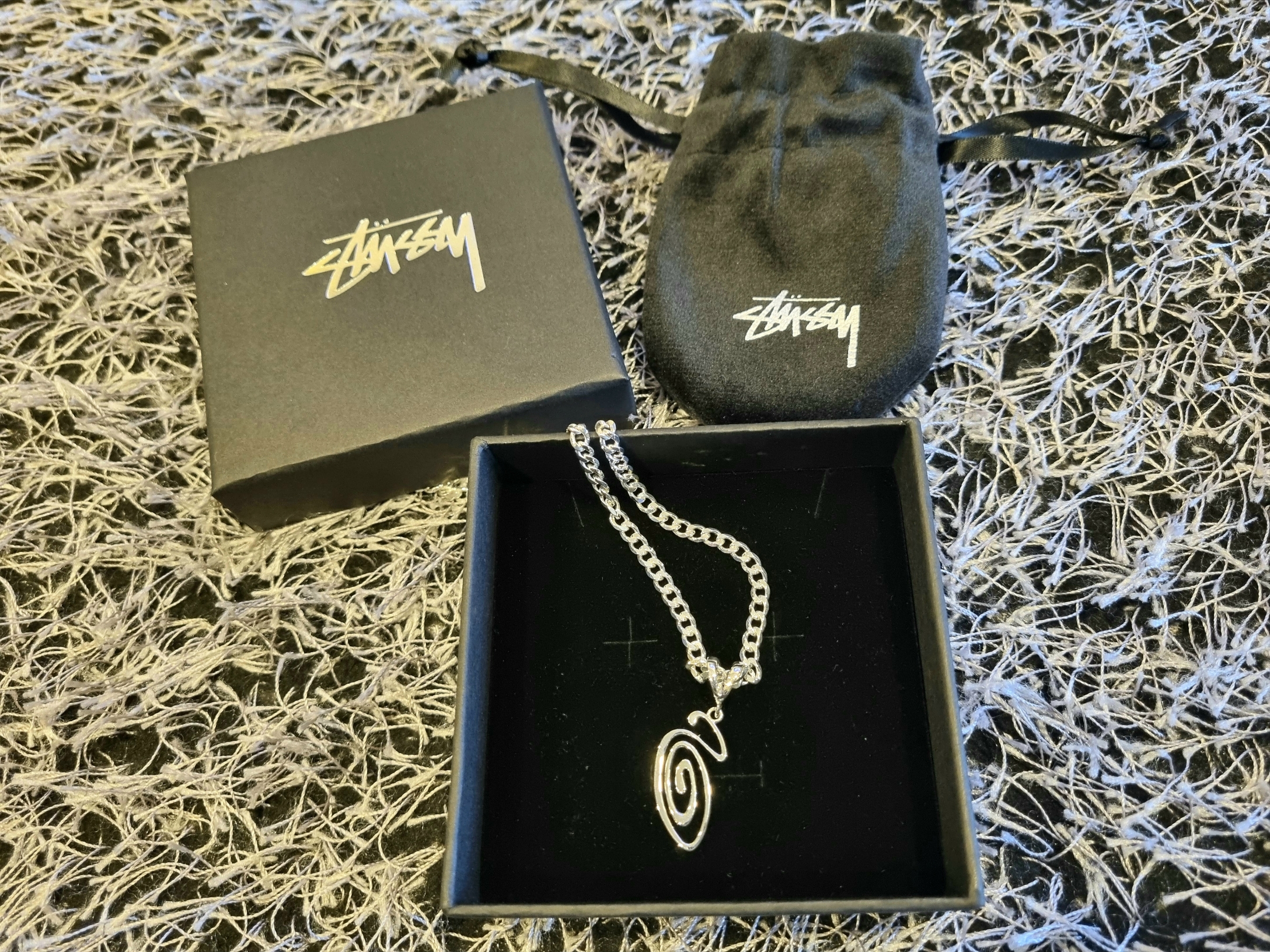 Stussy Swirly S Chain Sterling Silver 착용 스타일 - 3