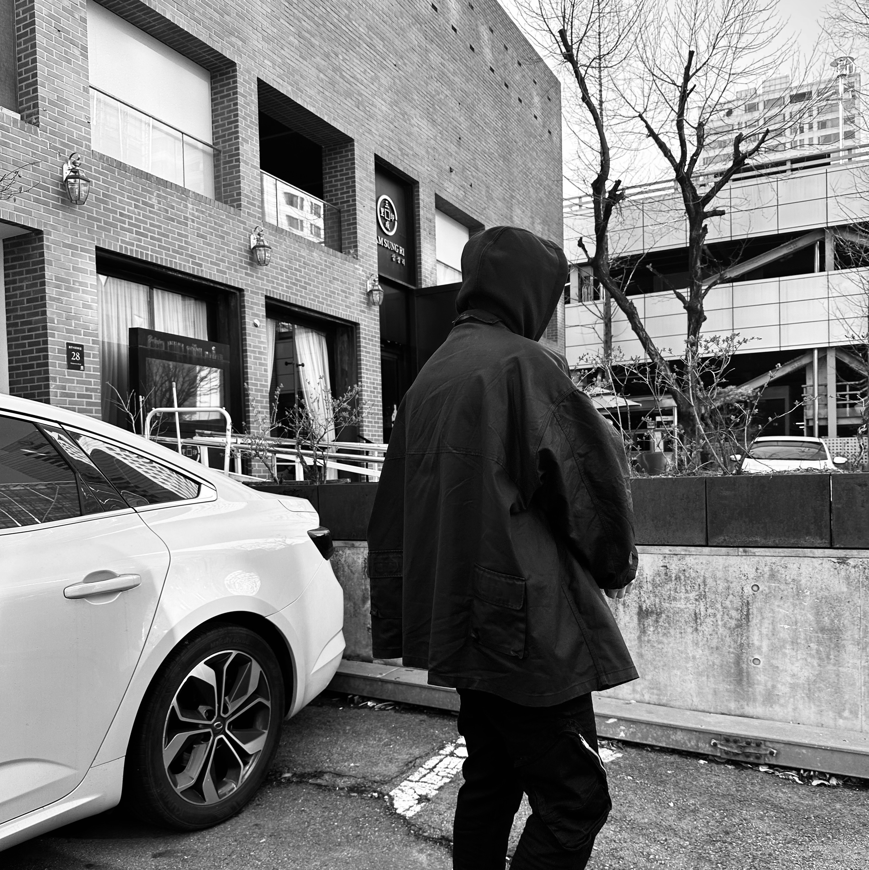 Undermycar Kaoruma Vintage Coated Oversized M65 Jacket Dirty Black - 23SS, Undermycar Zerob Embossed Tactic Flared Jeans Sharkskin - 23FW 착용 스타일 - 1