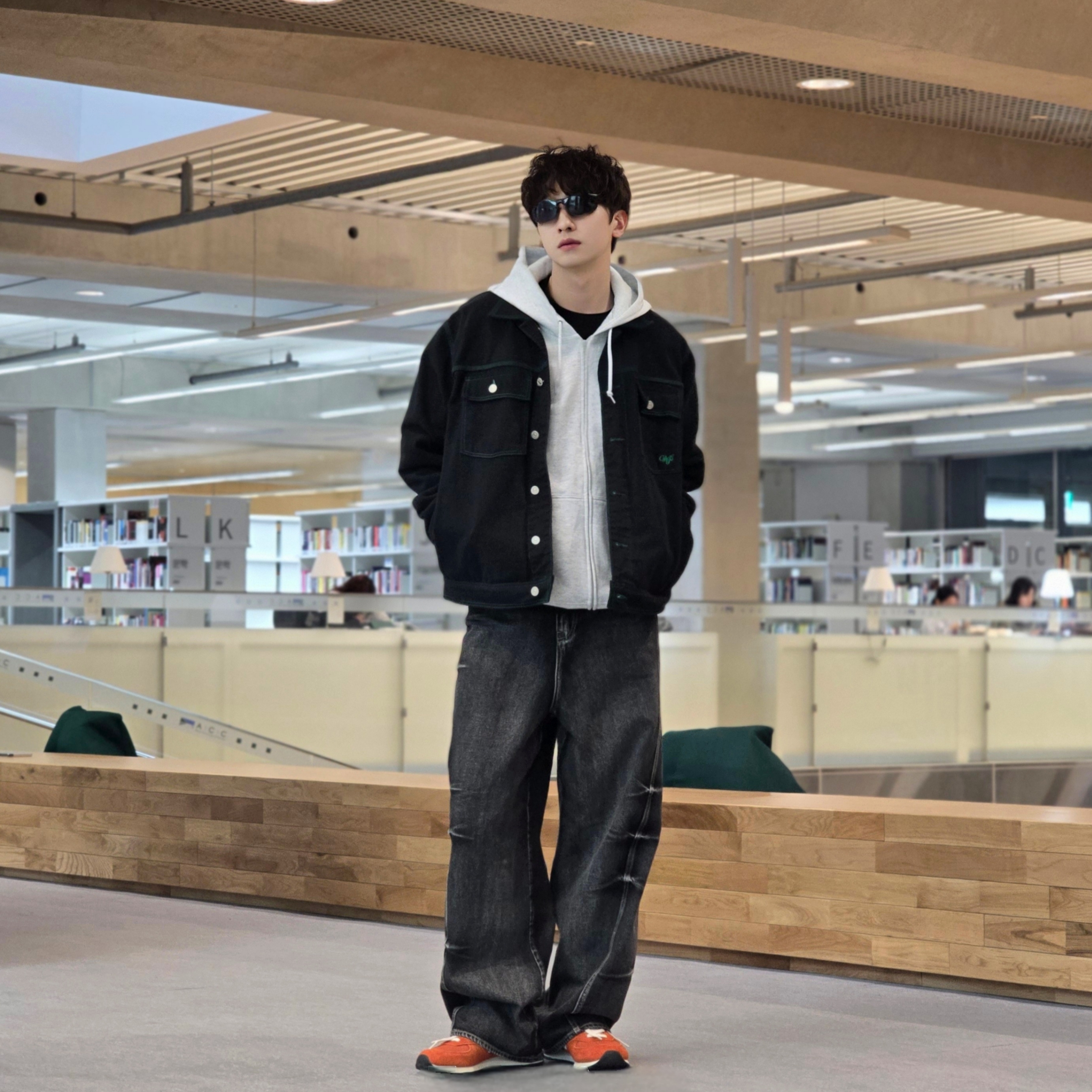 Stussy Stock DSM Ginza Zip Hoodie Ash Heather 2023, New Balance 574 Heritage Orange Burst White 착용 스타일 - 6