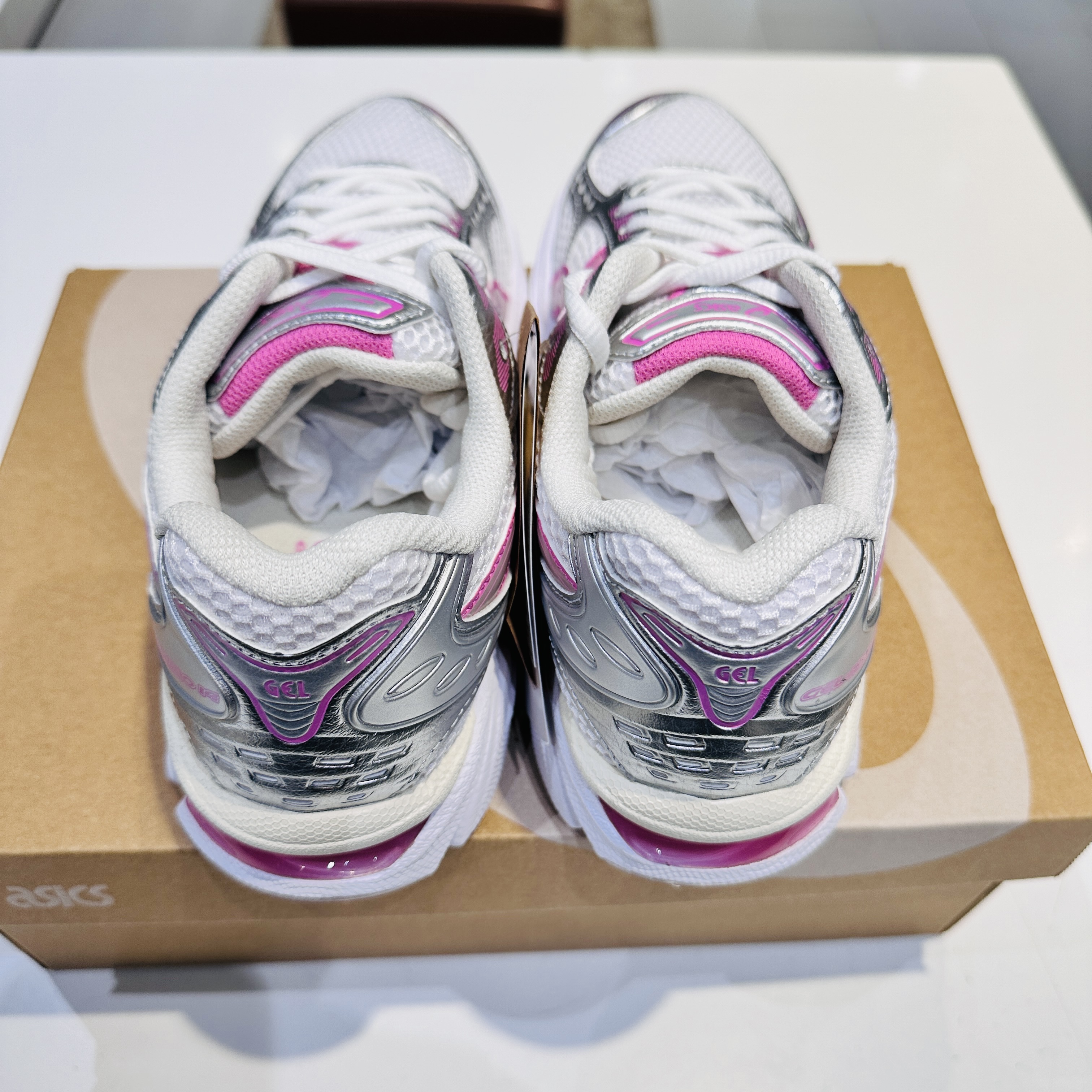 Asics Unlimited Gel-Kayano 14 White Fawn 착용 스타일 - 3
