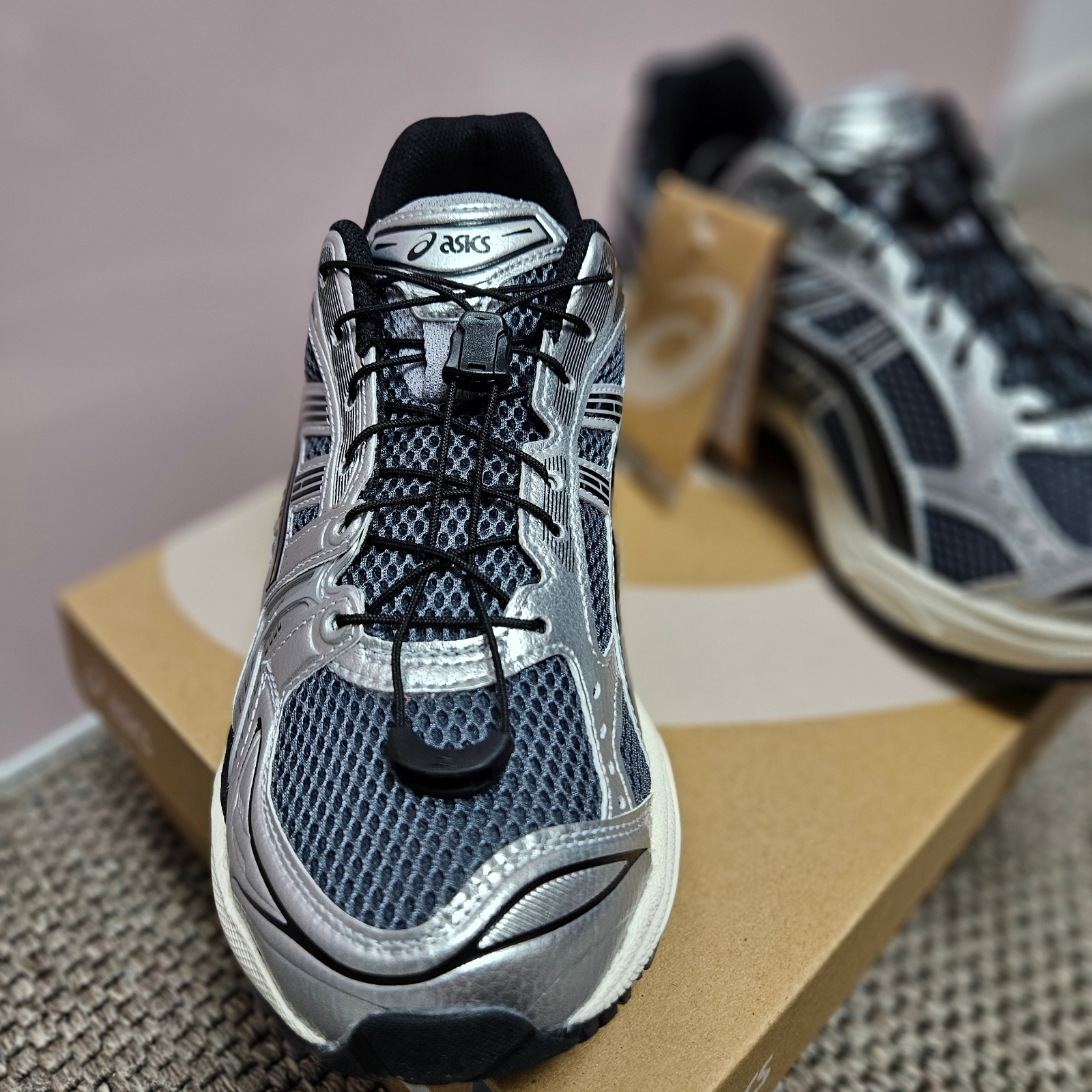 Asics Unlimited Gel-Kayano 14 Carrier Grey Black 착용 스타일 - 3