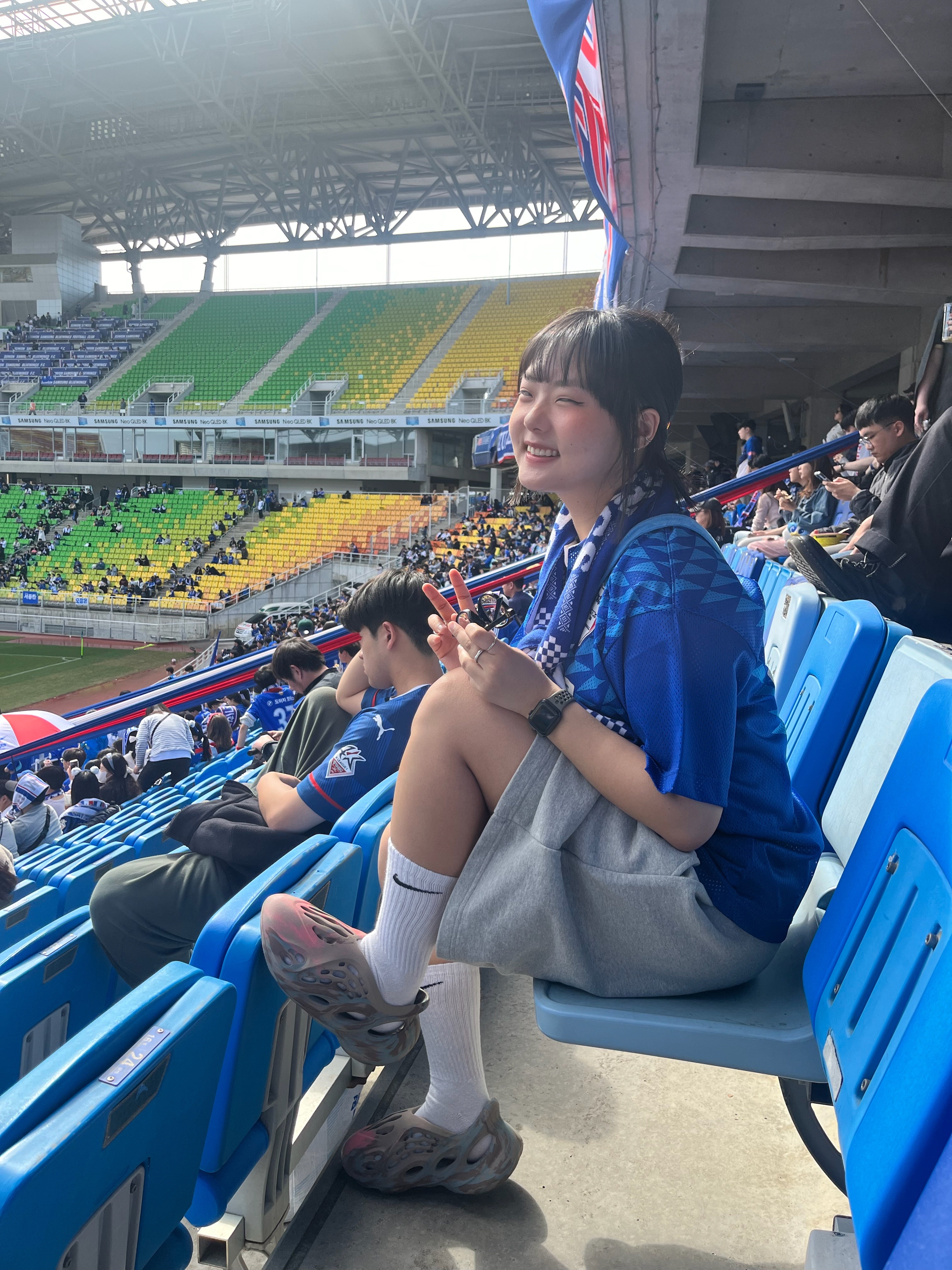 Adidas Yeezy Foam RNNR MX Sand Grey 착용 스타일 - 1