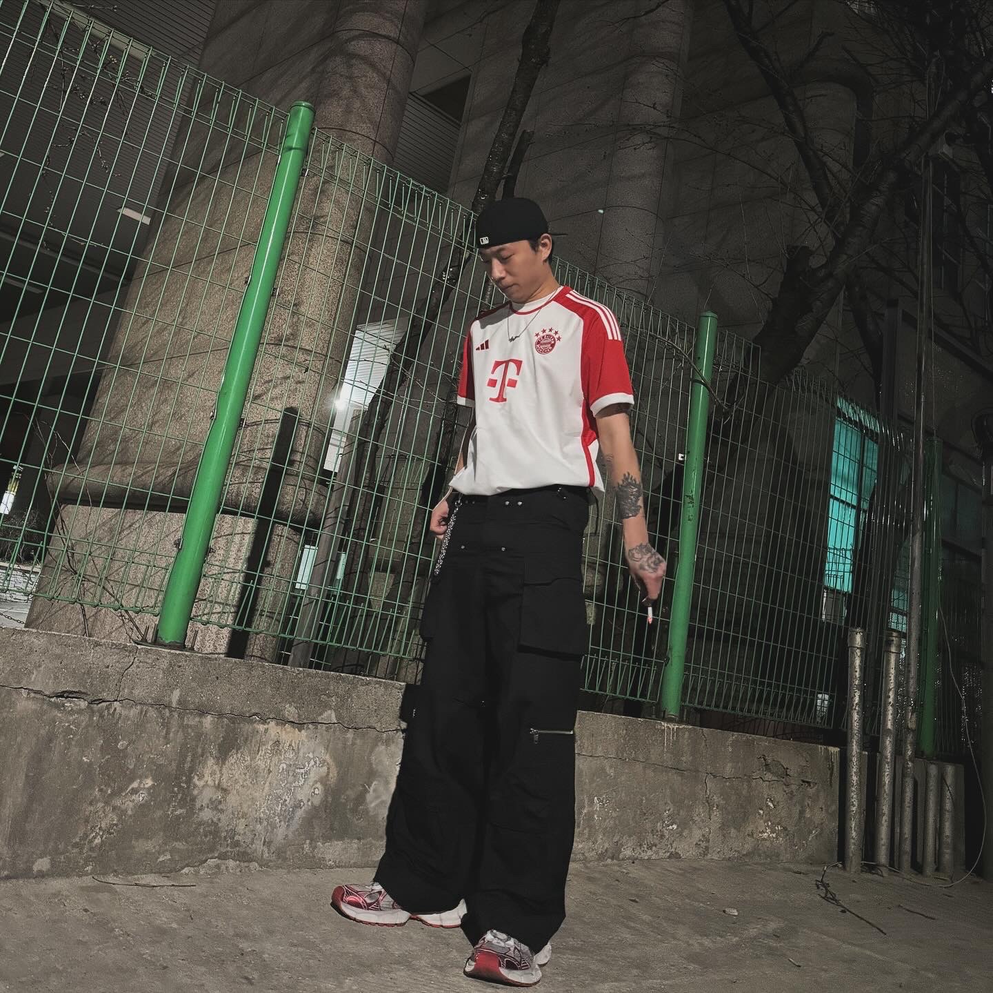 Adidas Bayern Munchen 2023/24 Home Jersey White Red - US Sizing (Non Marking Ver.), Balenciaga 3XL Sneakers White Red 착용 스타일 - 1