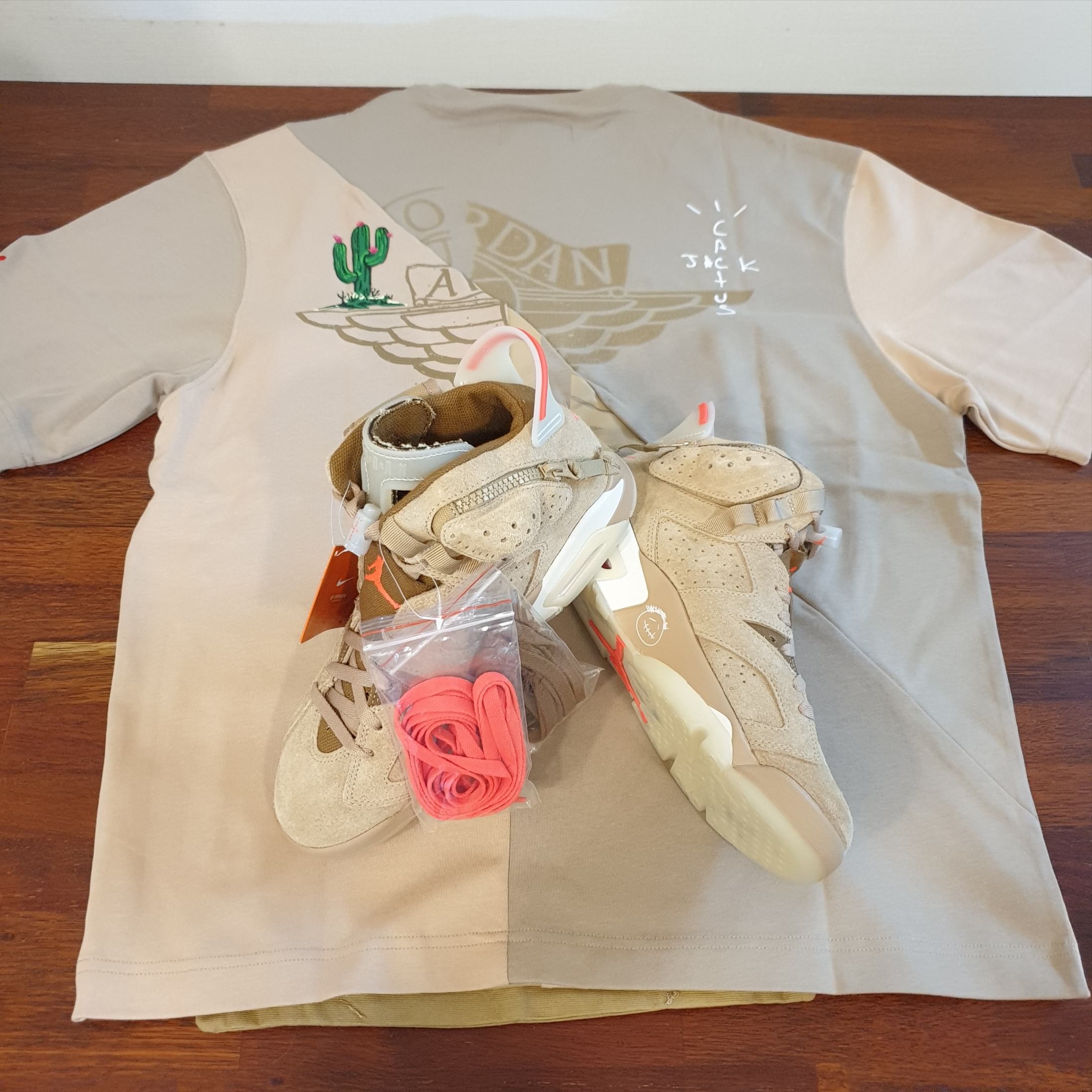 Jordan 6 x Travis Scott Retro SP British Khaki, Jordan x Travis Scott S/S Top - Asia 착용 스타일