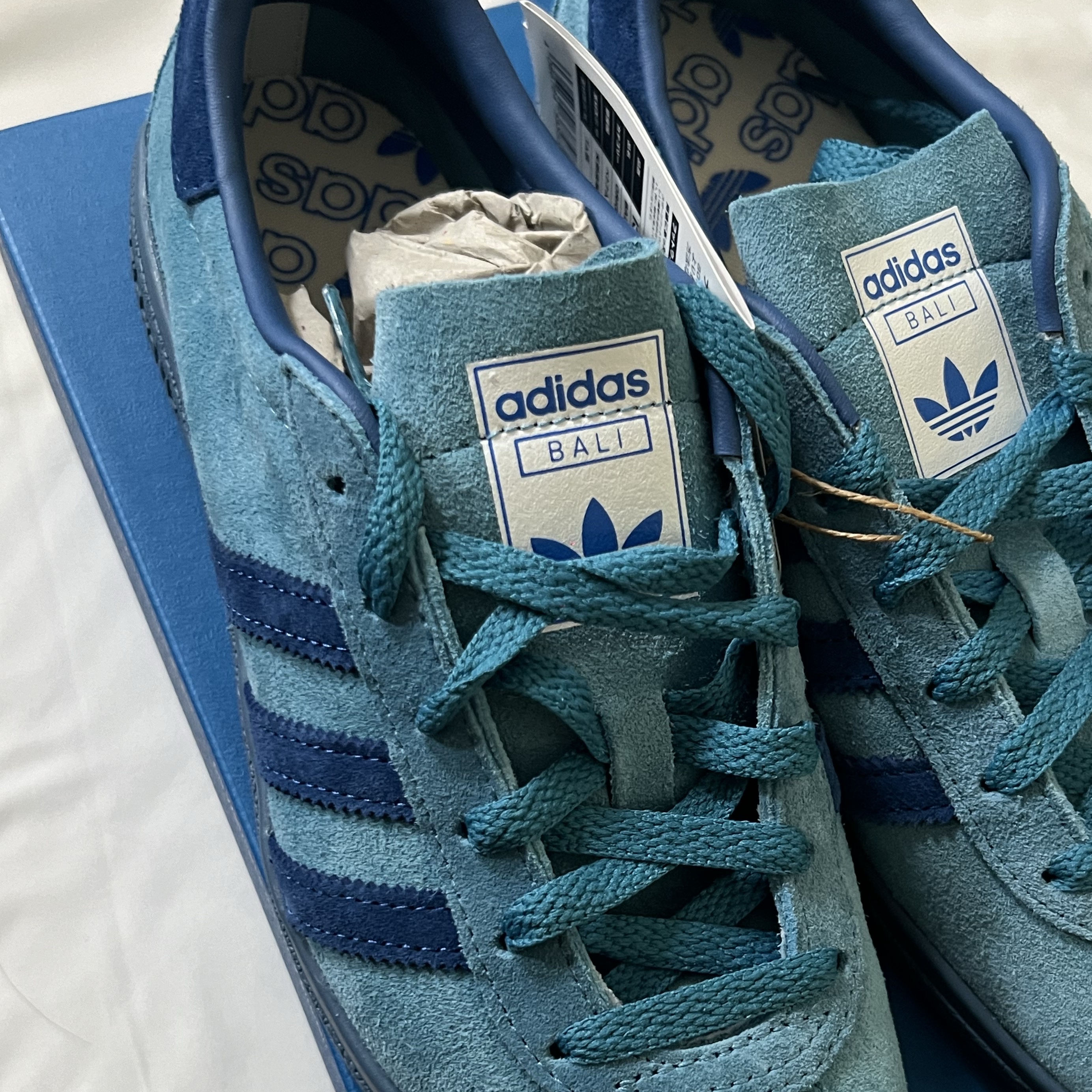 Adidas Bali Tactile Steel Dark Marine 착용 스타일 - 1