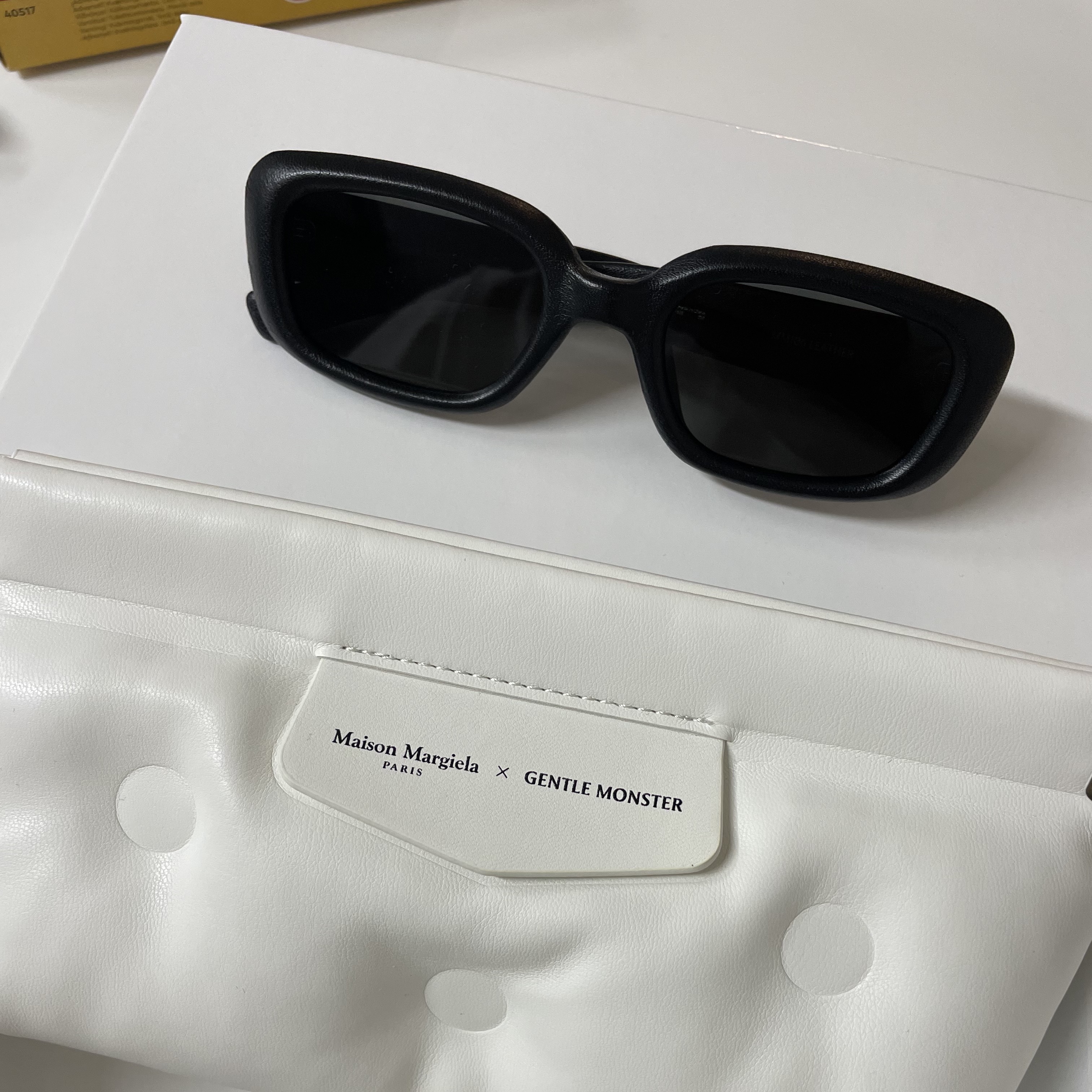 Gentle Monster x Maison Margiela MM106 Leather Black Black 착용 스타일