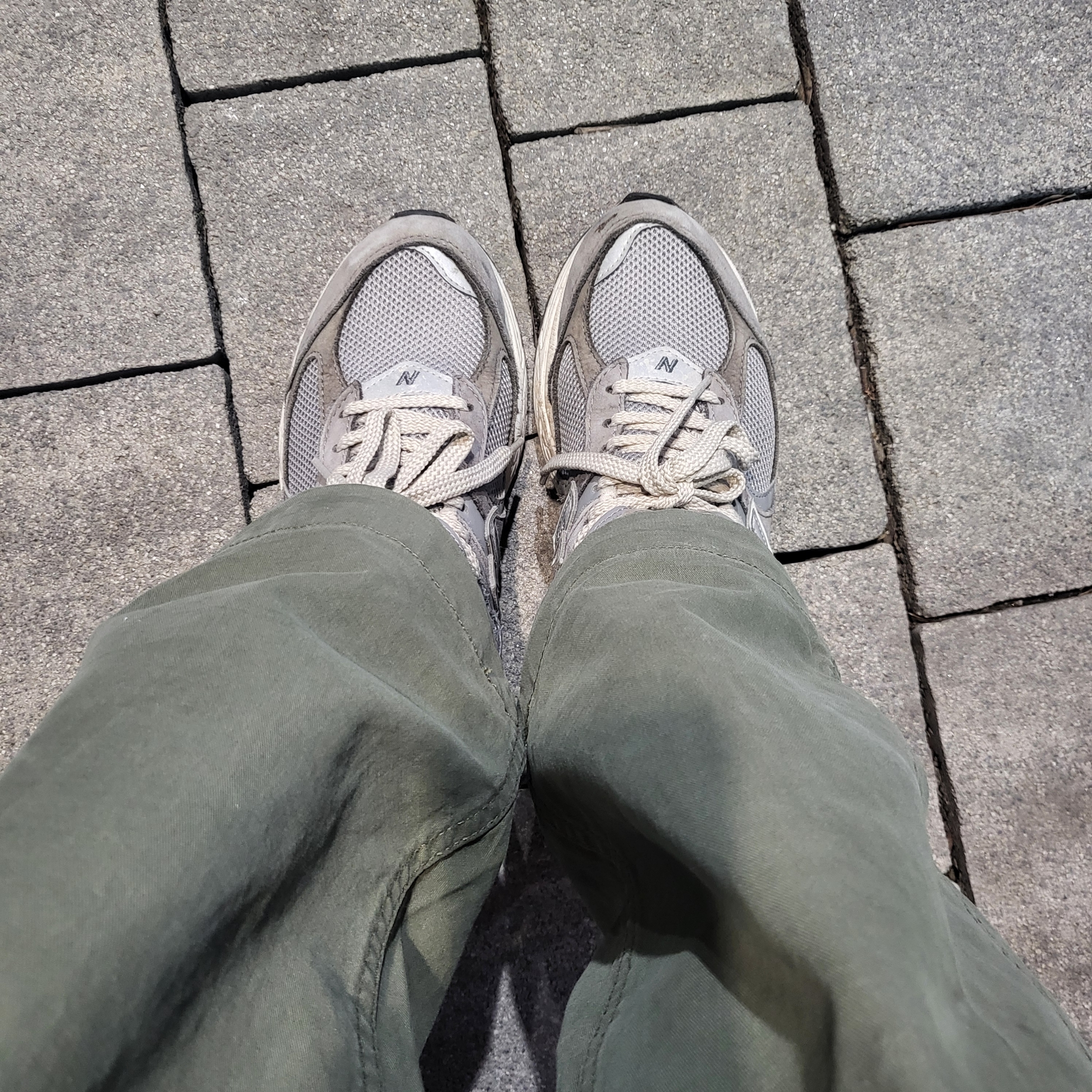 New Balance 2002R Grey 착용 스타일 - 2