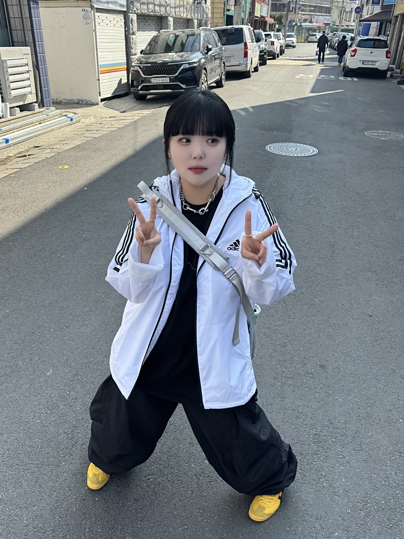 Adidas Essential 3S Woven Windbreaker Jacket White - KR Sizing, Onitsuka Tiger Mexico 66 Yellow Black 착용 스타일 - 1