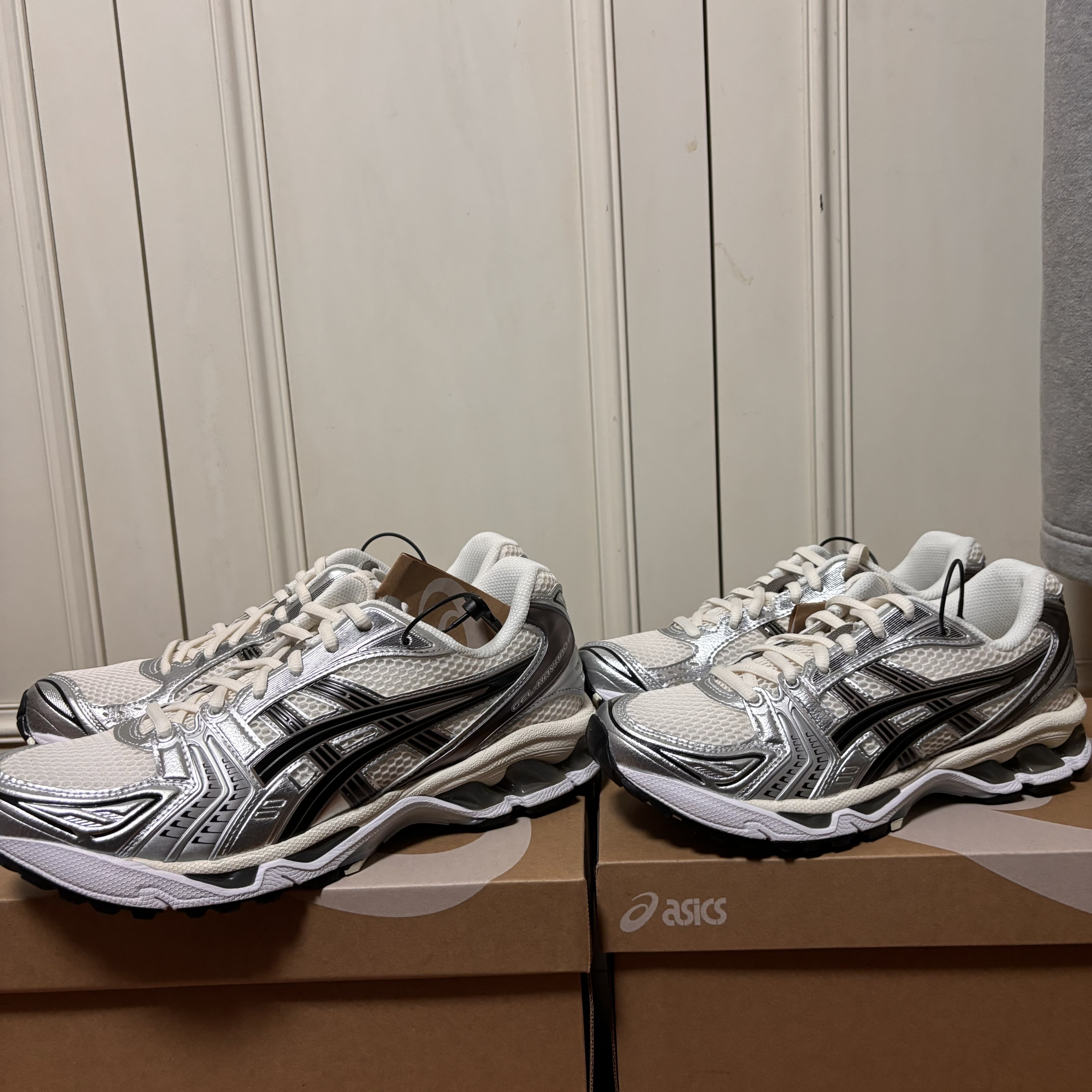 Asics Gel-Kayano 14 Cream Black 착용 스타일